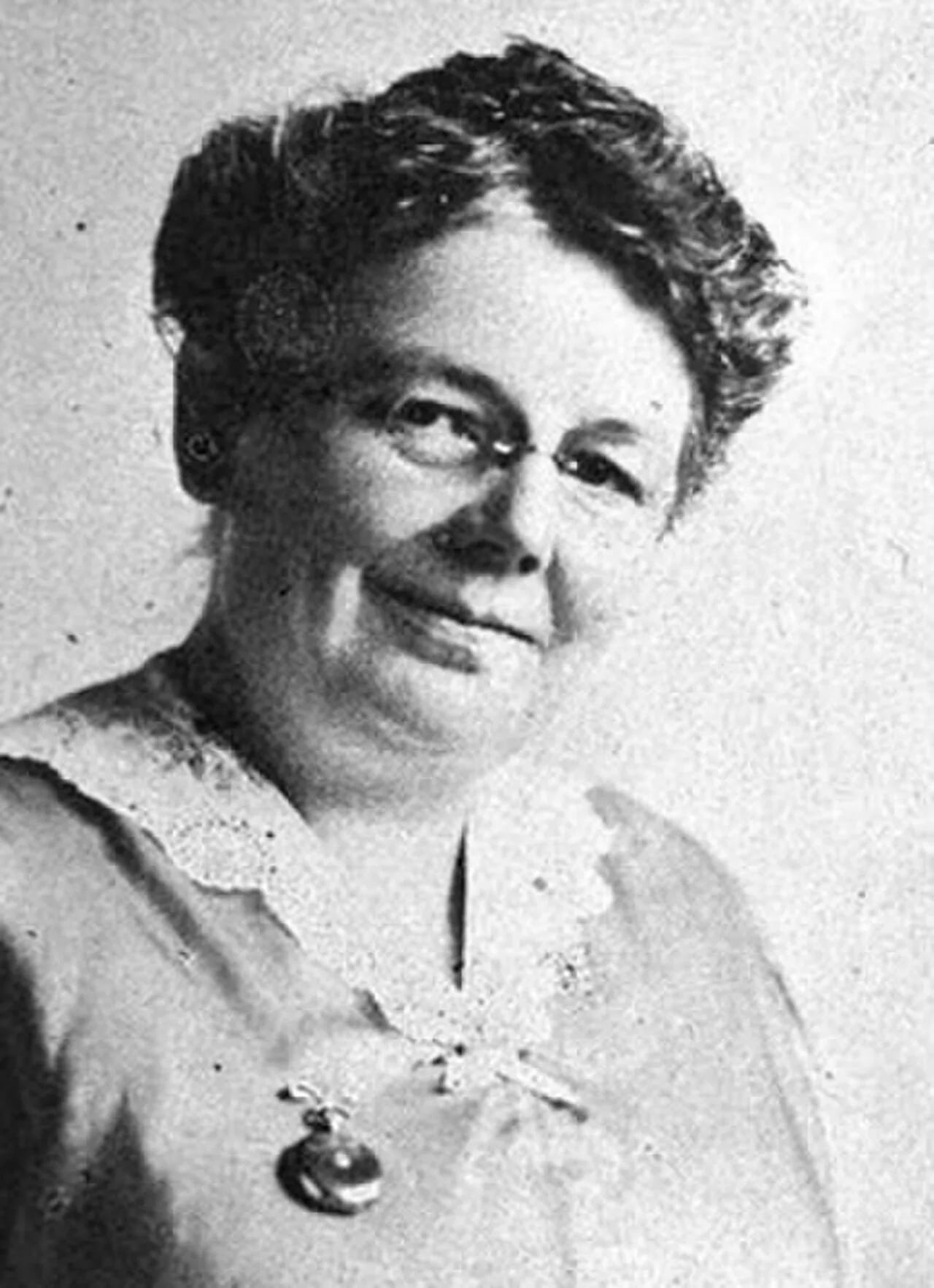 Portrait of Agnes Thomas Morris (1865–1949) – memorial page