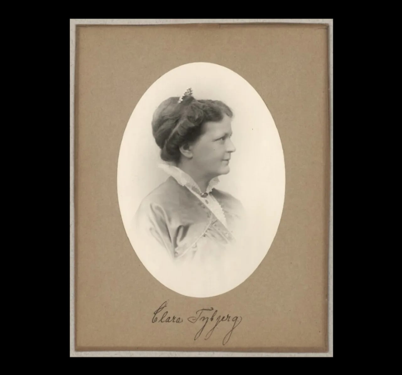 Porträt von Clara Sophie Tybjerg (1864–1941) – Gedenkseite