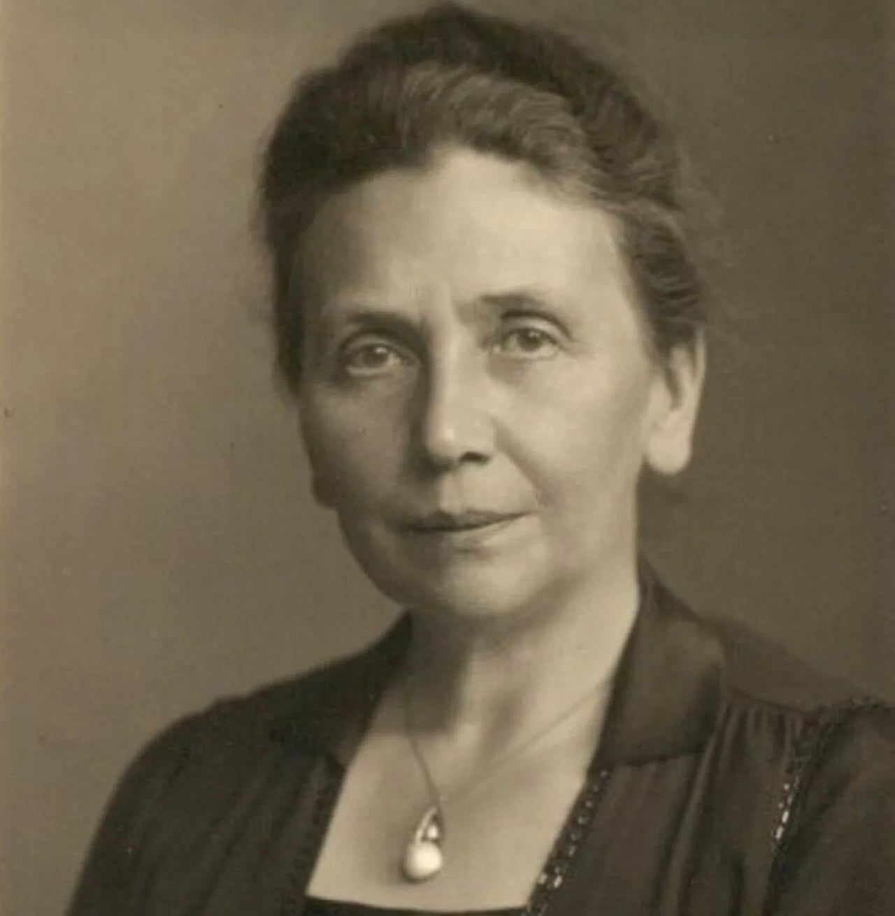 Portrait of Eva Moltesen (1871–1934) – memorial page