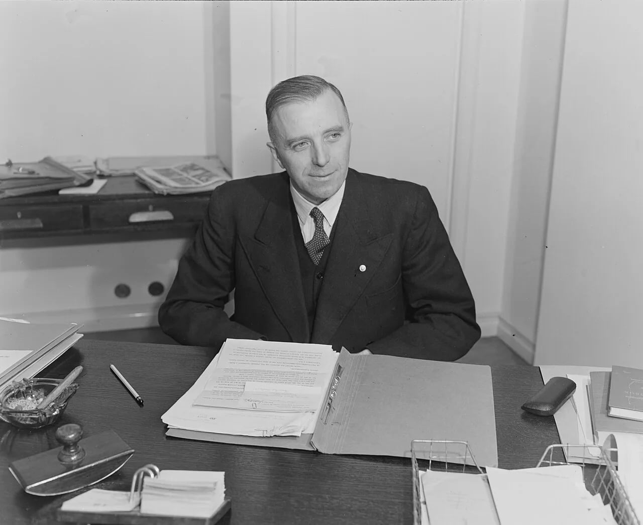 Portrait of Nils Hjelmtveit (1892–1985) – memorial page