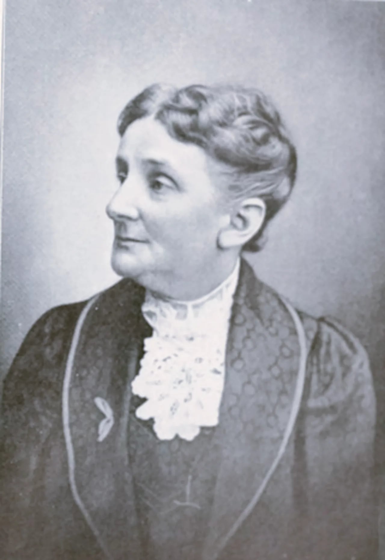 Portrait of Lucia H. Faxon Additon (1847–1919) – memorial page