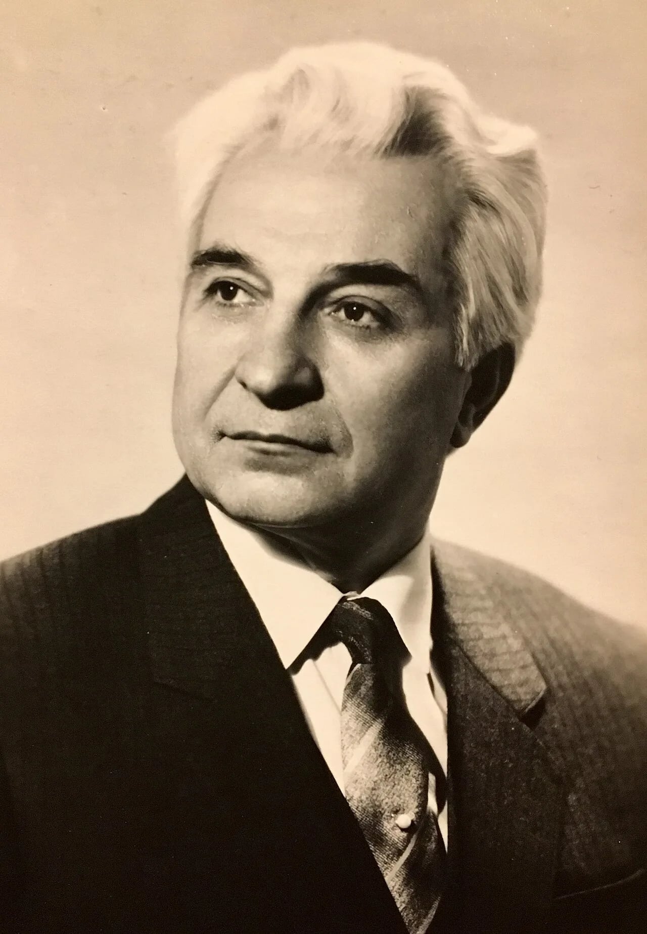 Portrait of Victor Nosach (1929–2011) – memorial page
