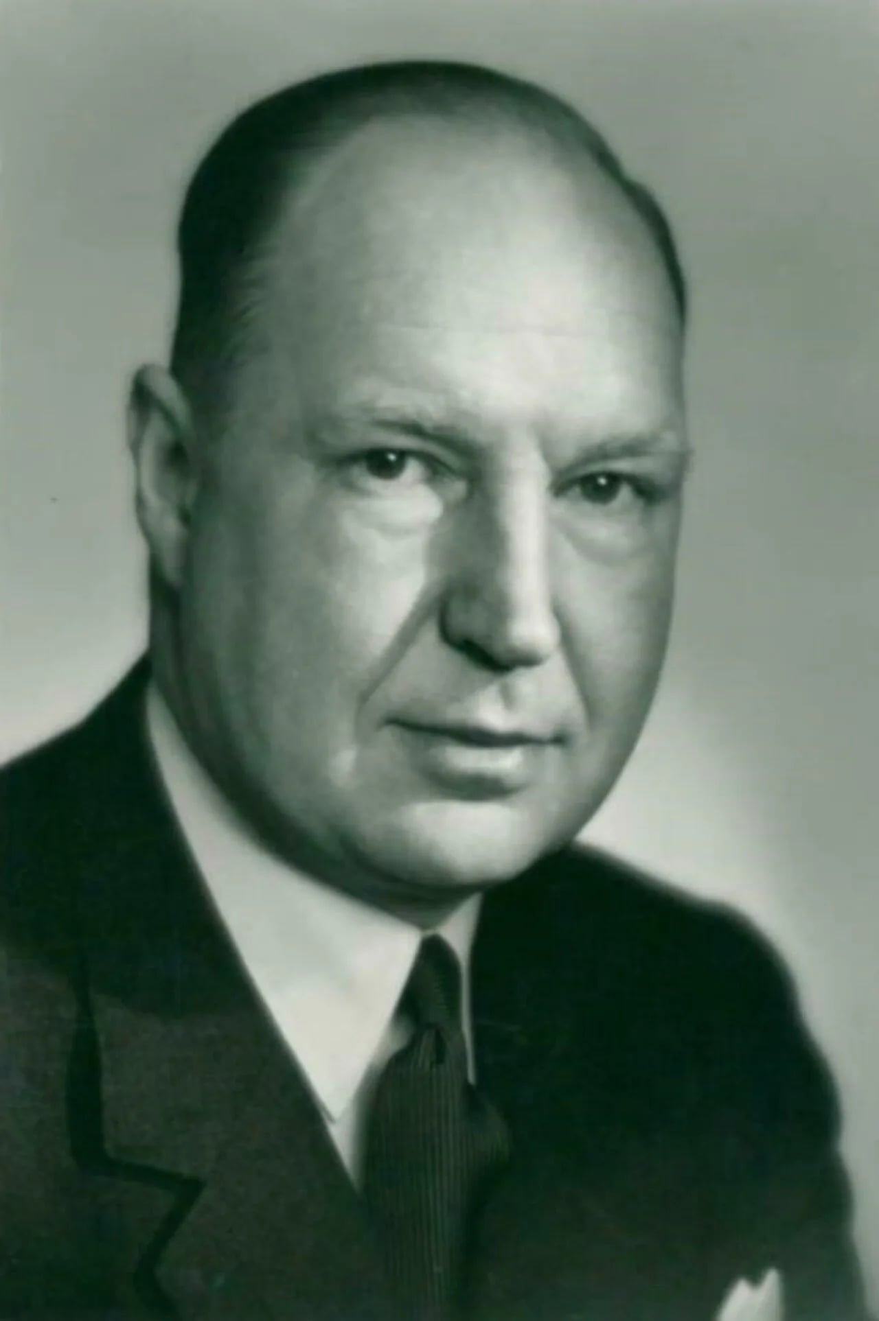 Portrait of Sven Romanus (1906–2005) – memorial page