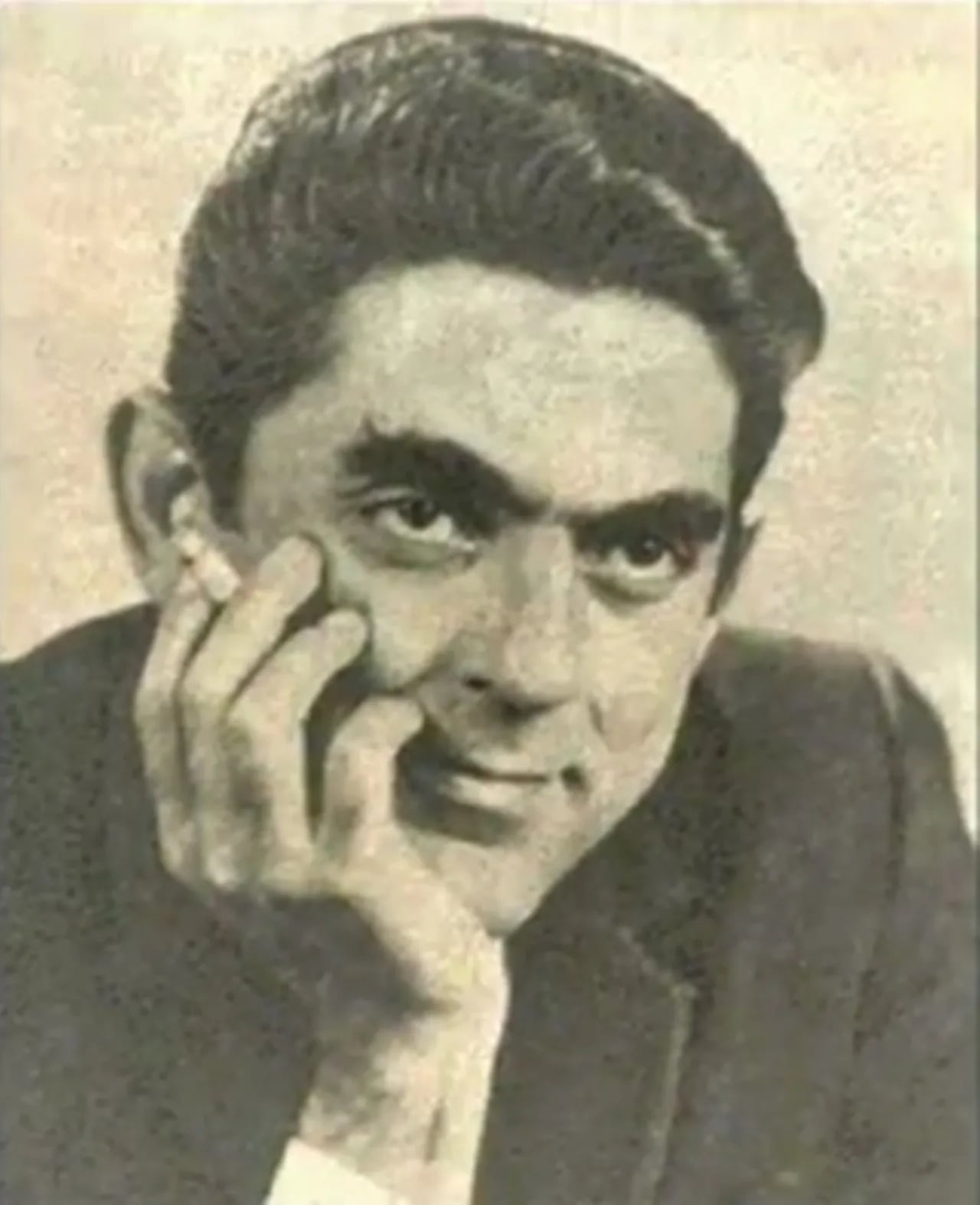 Portrait of Ümit Yaşar Oğuzcan (1926–1984) – memorial page