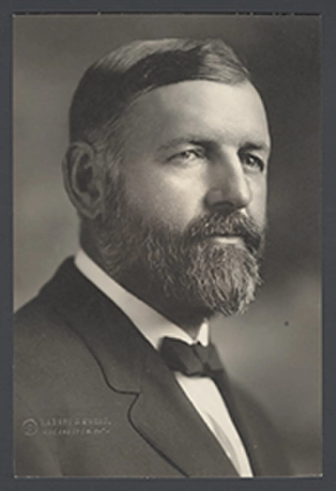 Porträt von Edward W. Saunders (1860–1921) – Gedenkseite