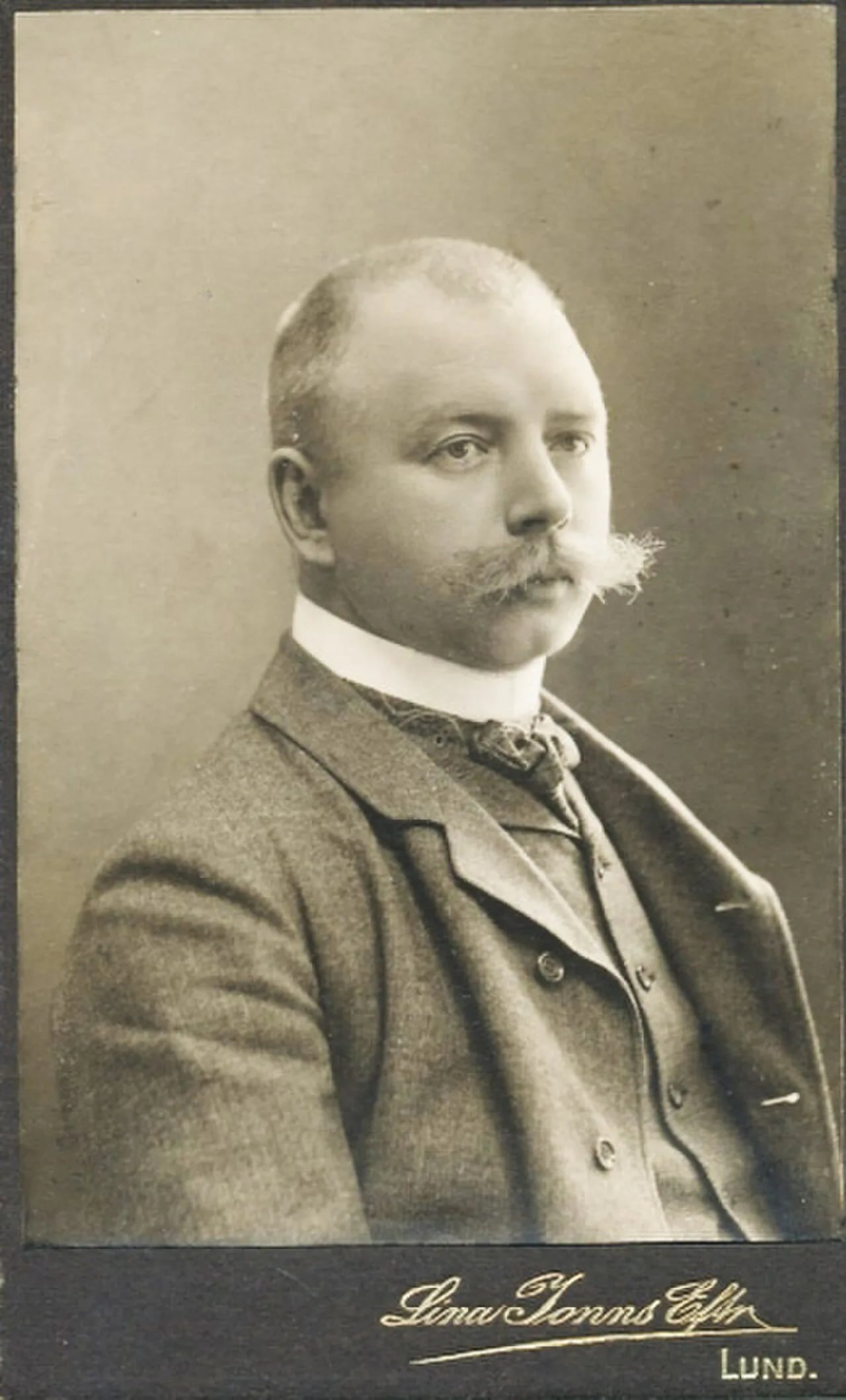 Portrait of Albert Sahlin (1868–1936) – memorial page