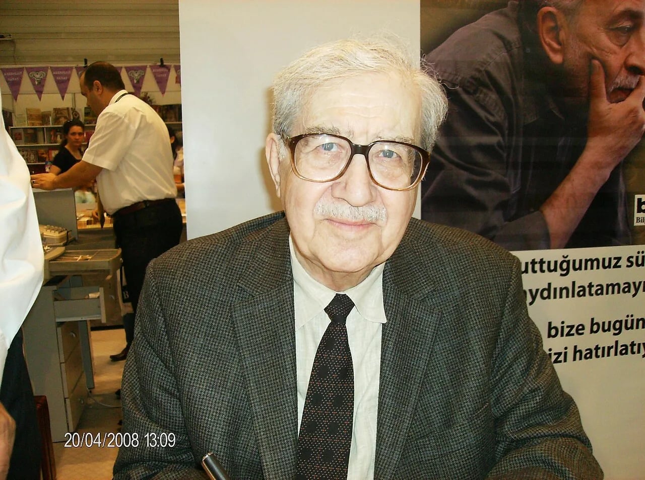 Portrait of Turgut Özakman (1930–2013) – memorial page