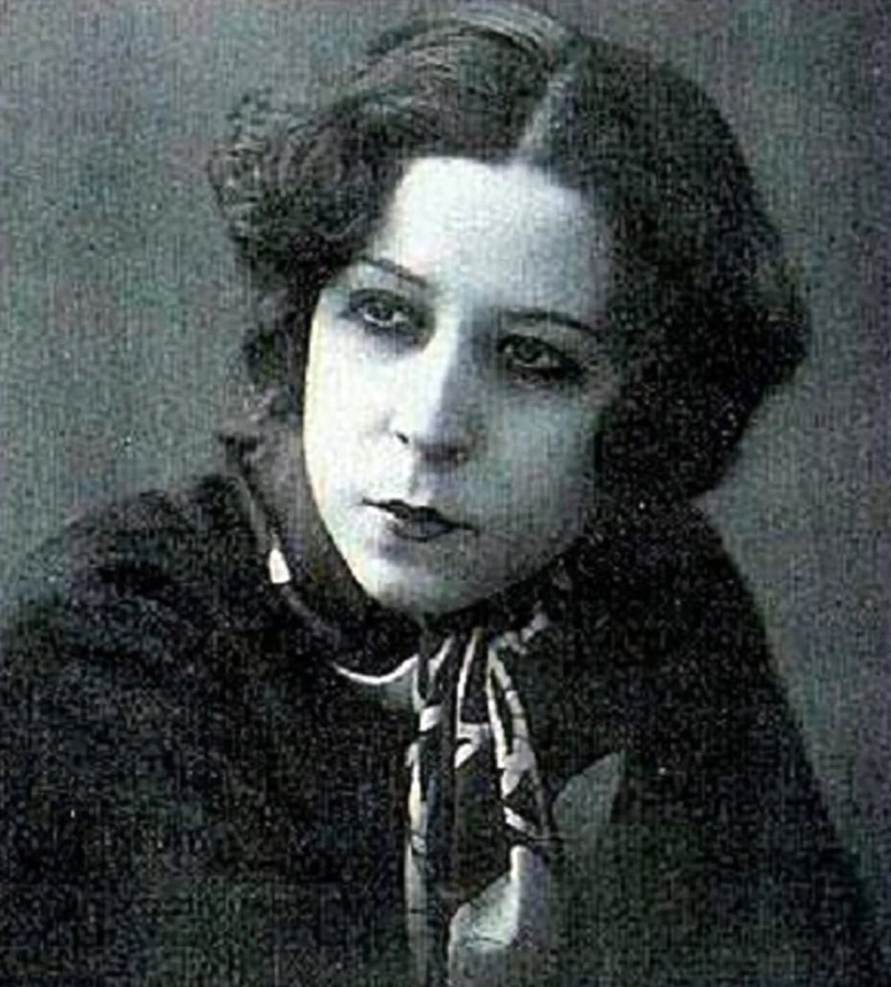 Portrait of Afife Jale (1902–1941) – memorial page