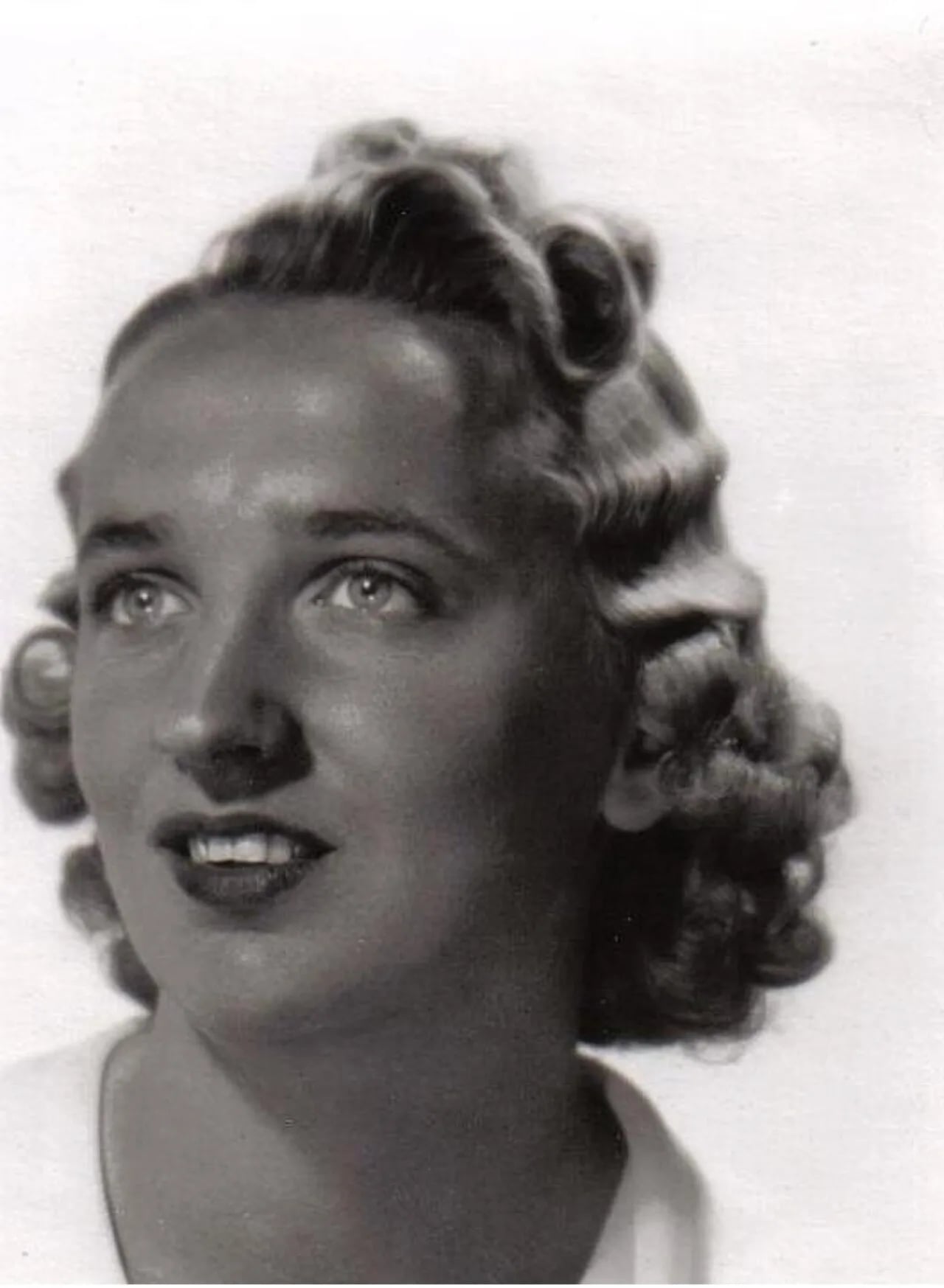 Portrait of Ivana Lang (1912–1982) – memorial page