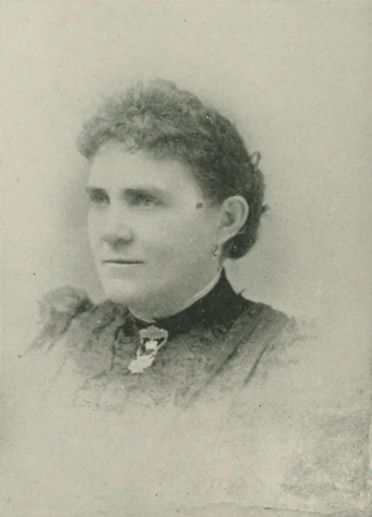 Portrait of Sue A. Sanders (1842–1931) – memorial page