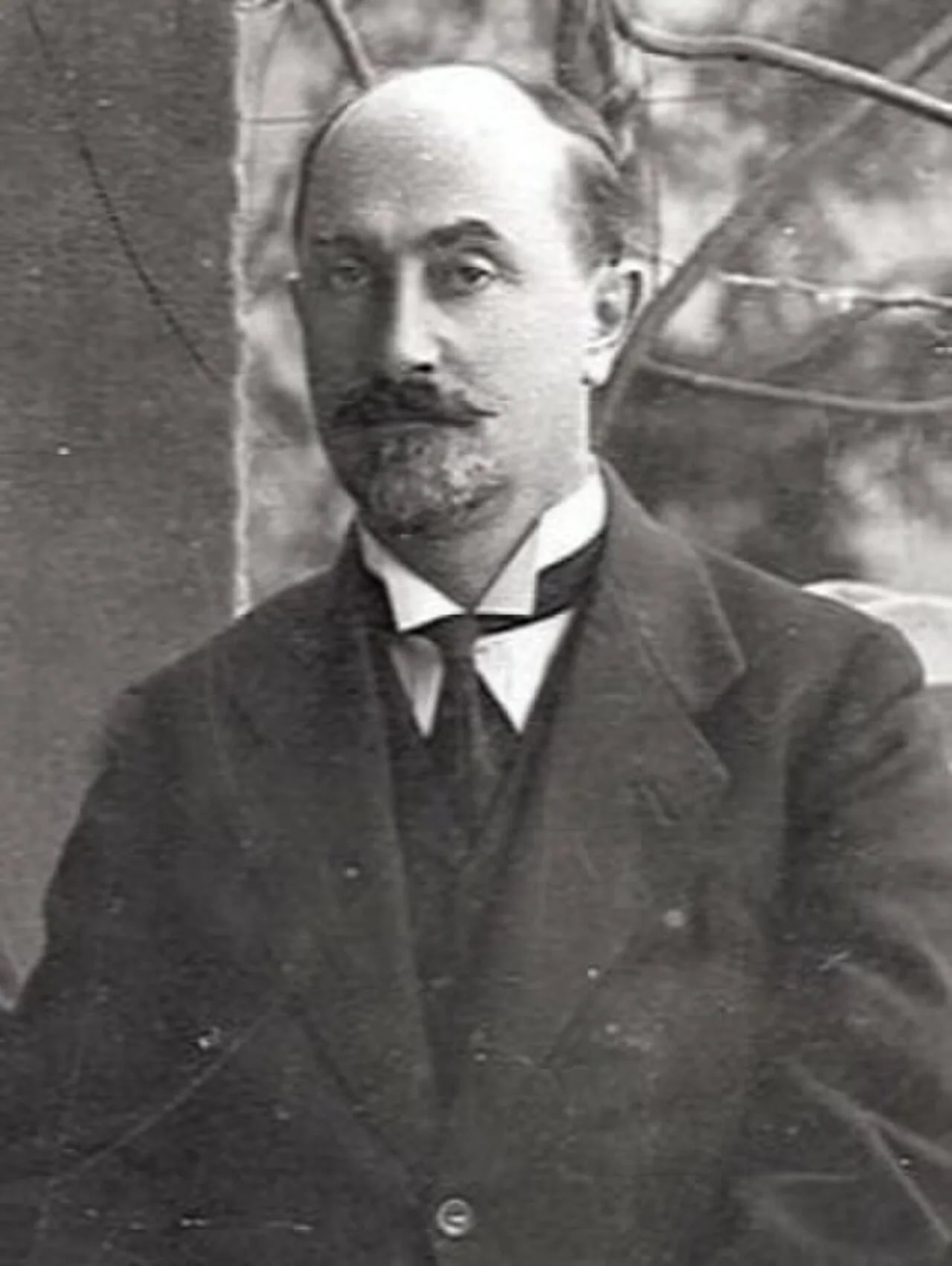 Porträt von Simon Mdivani (1876–1937) – Gedenkseite