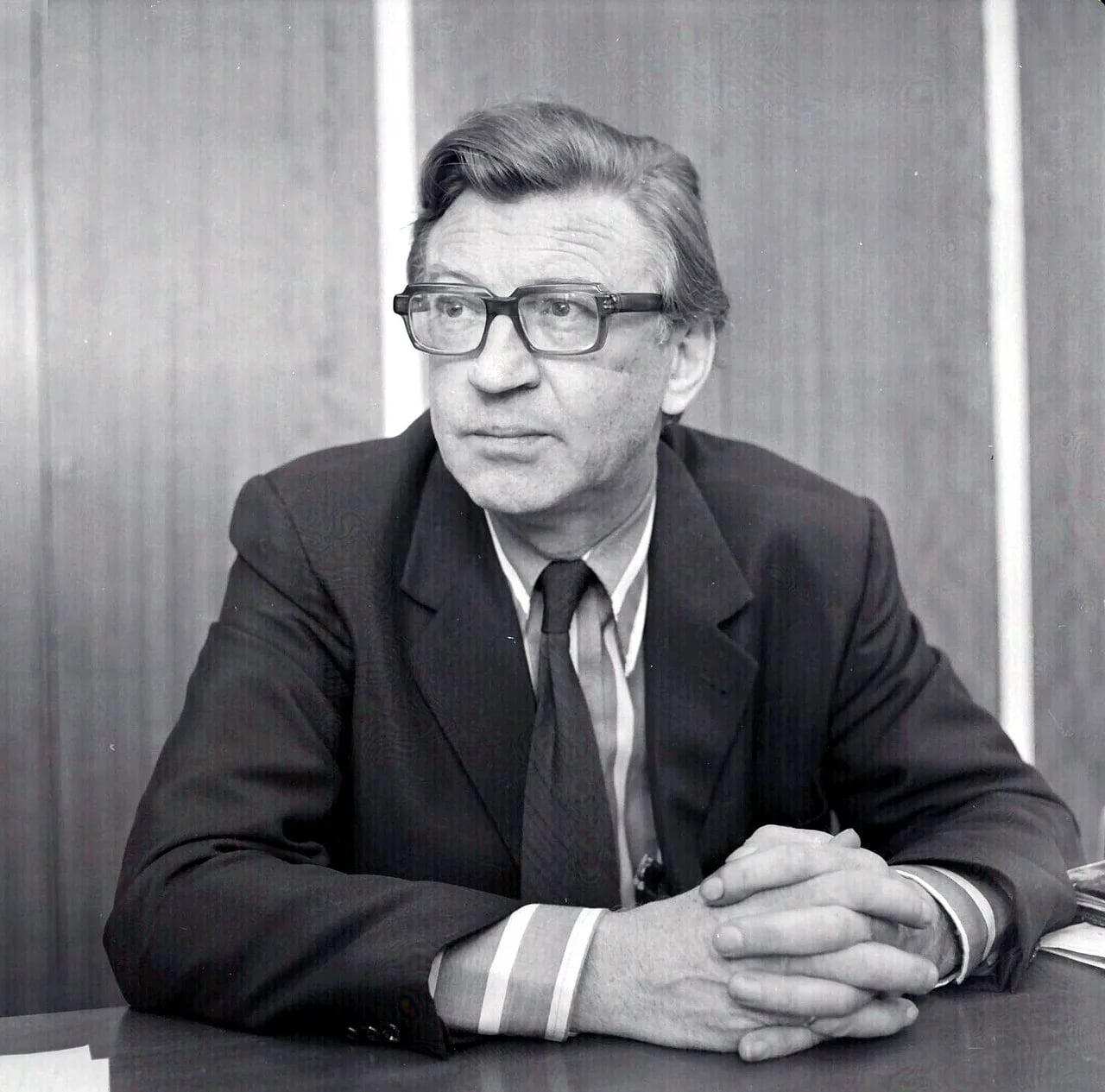 Porträt von P.L. de Vrieze (1917–1987) – Gedenkseite