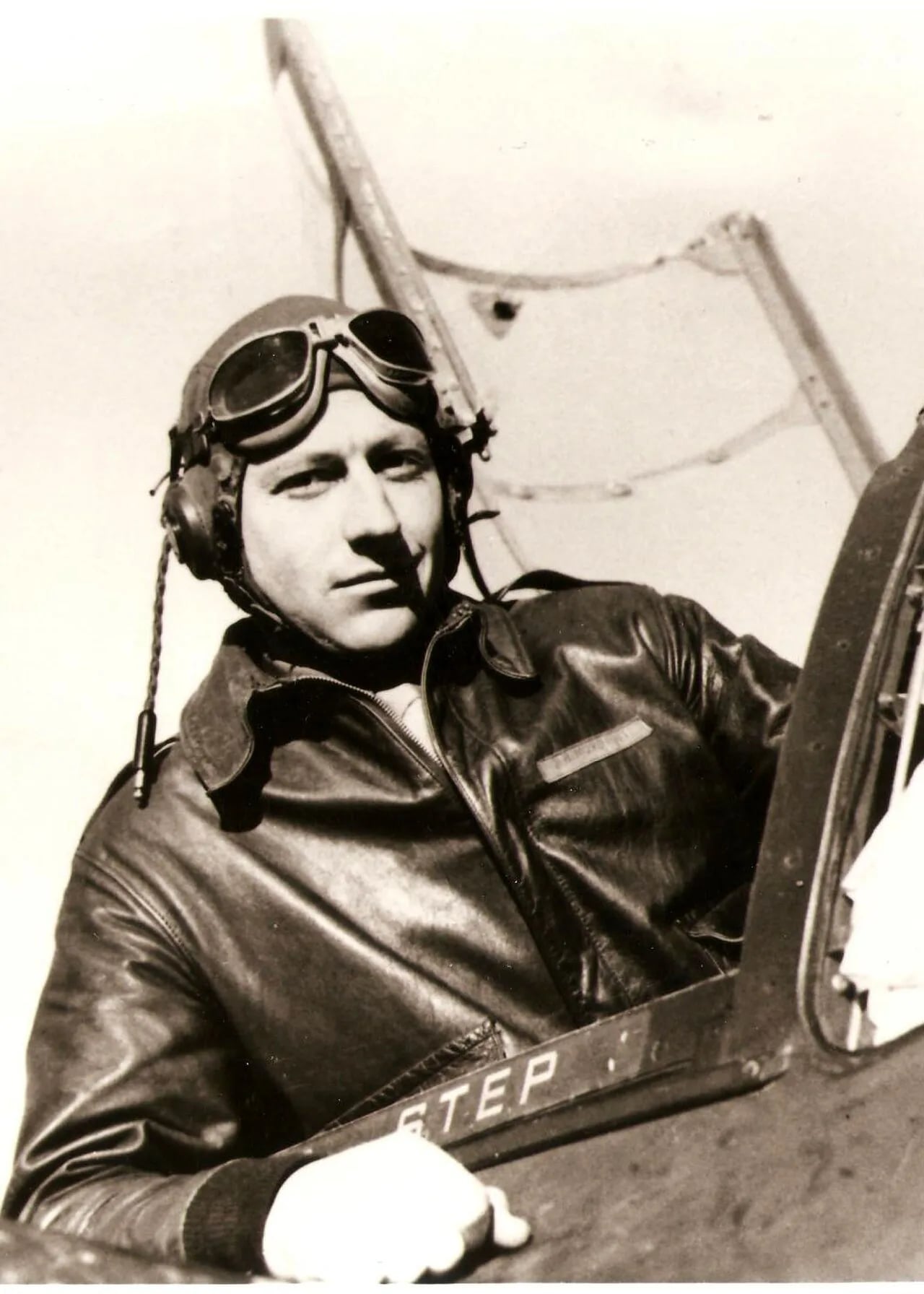 Portrait of James B. Morehead (1916–2012) – memorial page