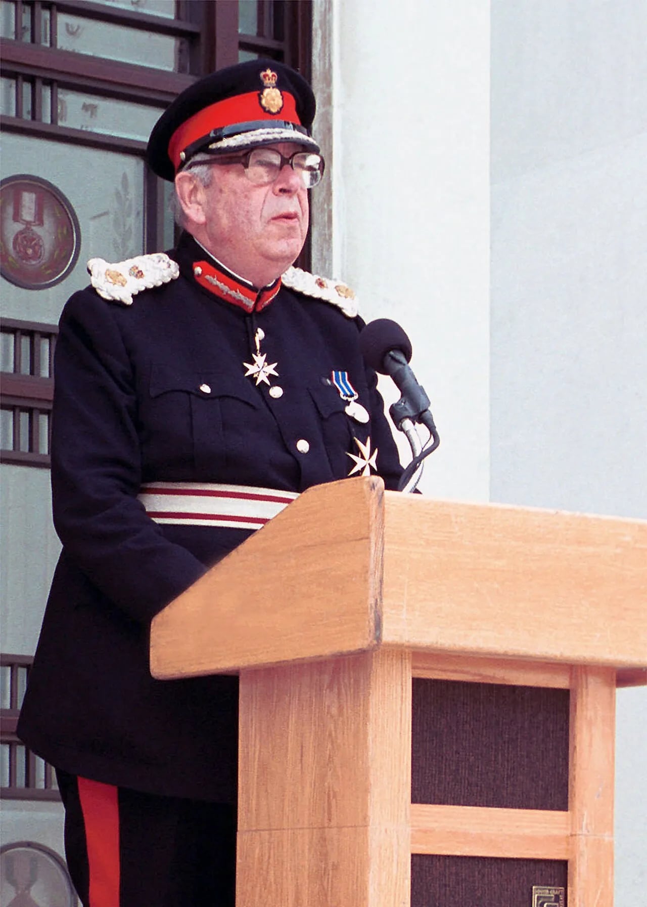 Porträt von James Crowden (1927–2016) – Gedenkseite