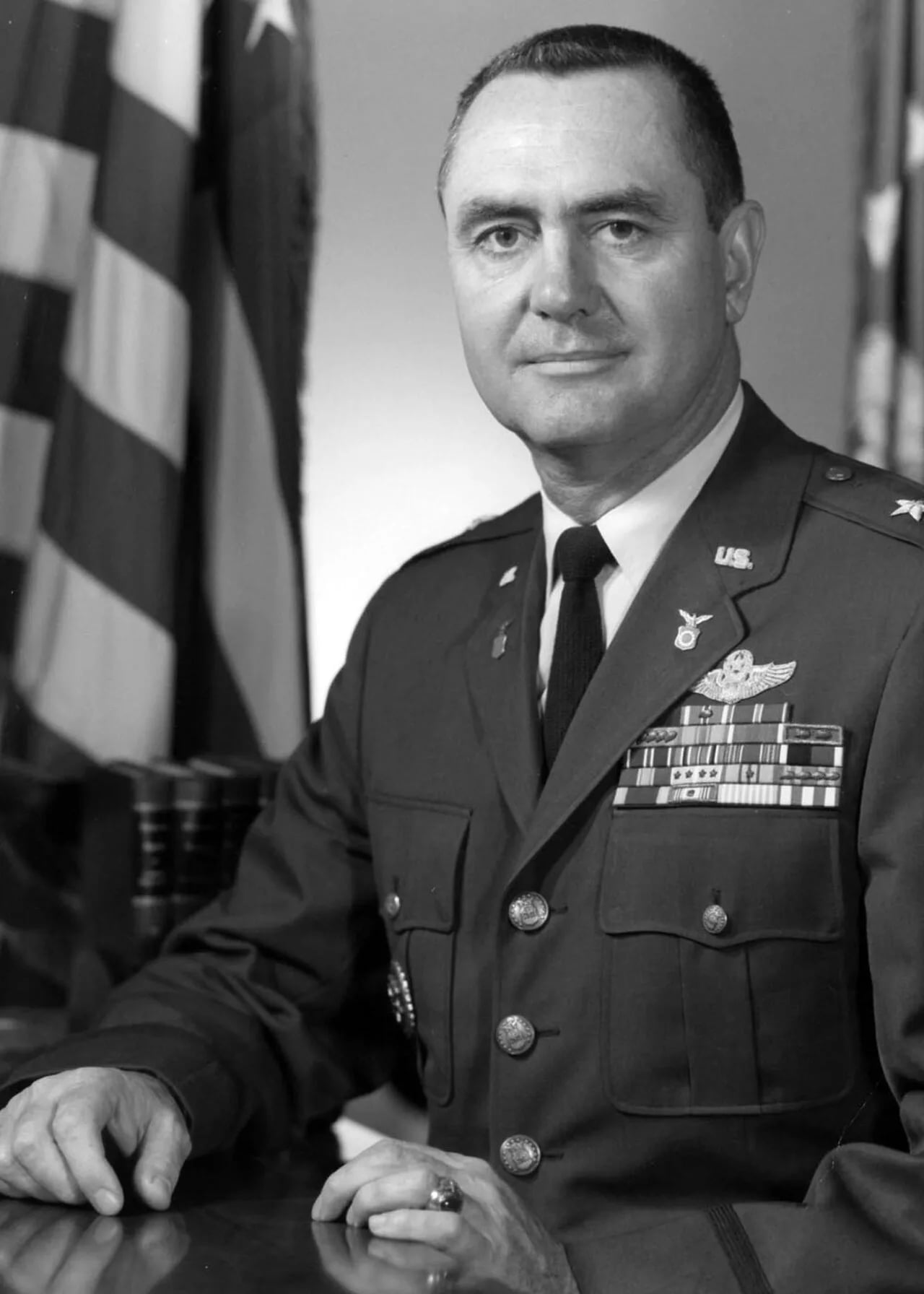 Porträt von James D. Hughes (1922–2024) – Gedenkseite