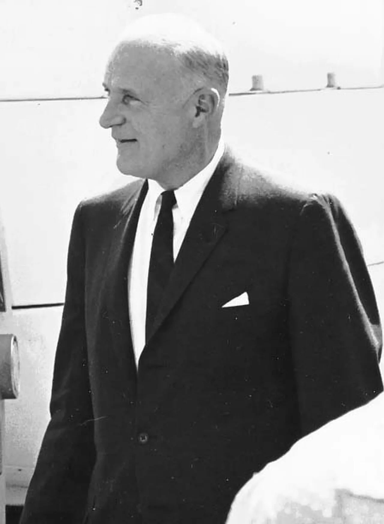 Portrait of James H. Wakelin, Jr. (1911–1990) – memorial page
