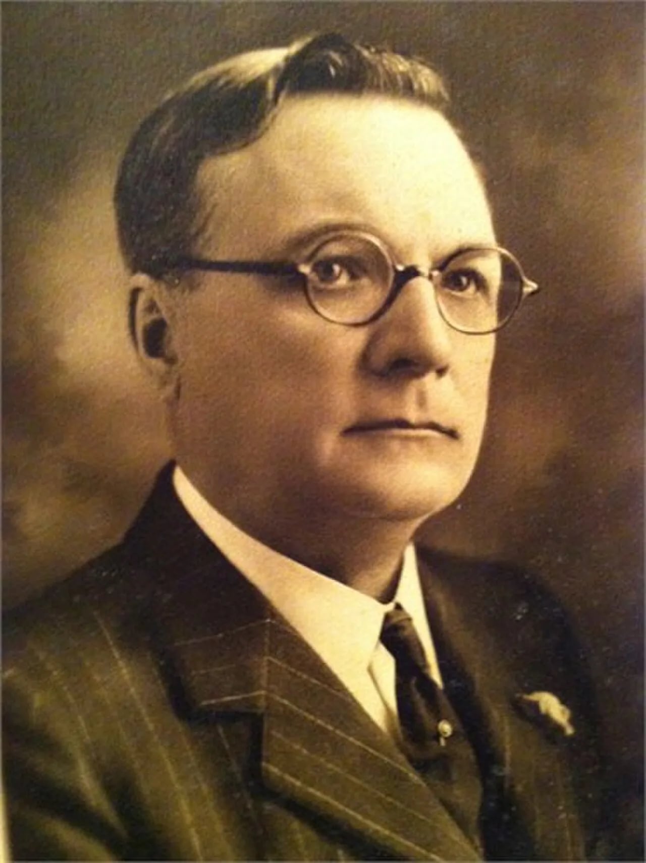 Portrait of James Marion West Sr. (1871–1941) – memorial page