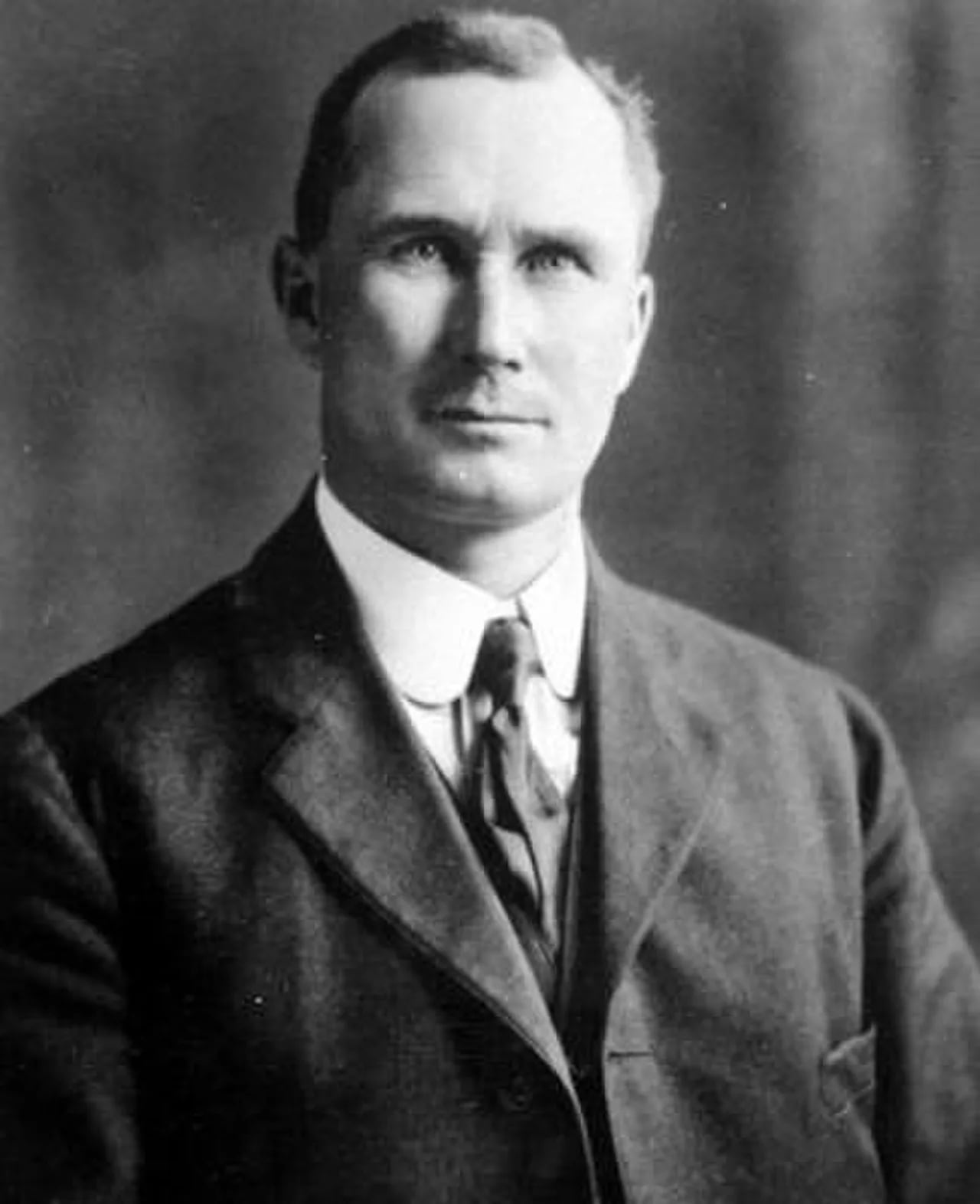 Porträt von James McCrie Douglas (1867–1950) – Gedenkseite