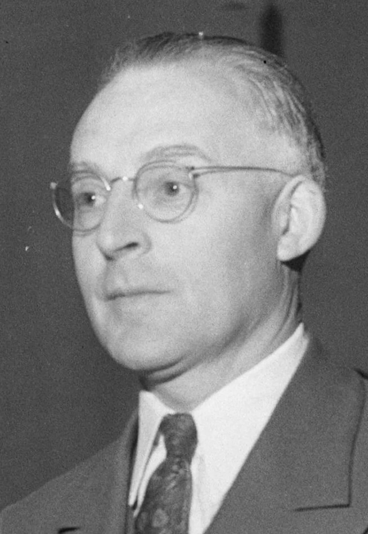 Portrait of James Stuart McKnight (1884–1950) – memorial page