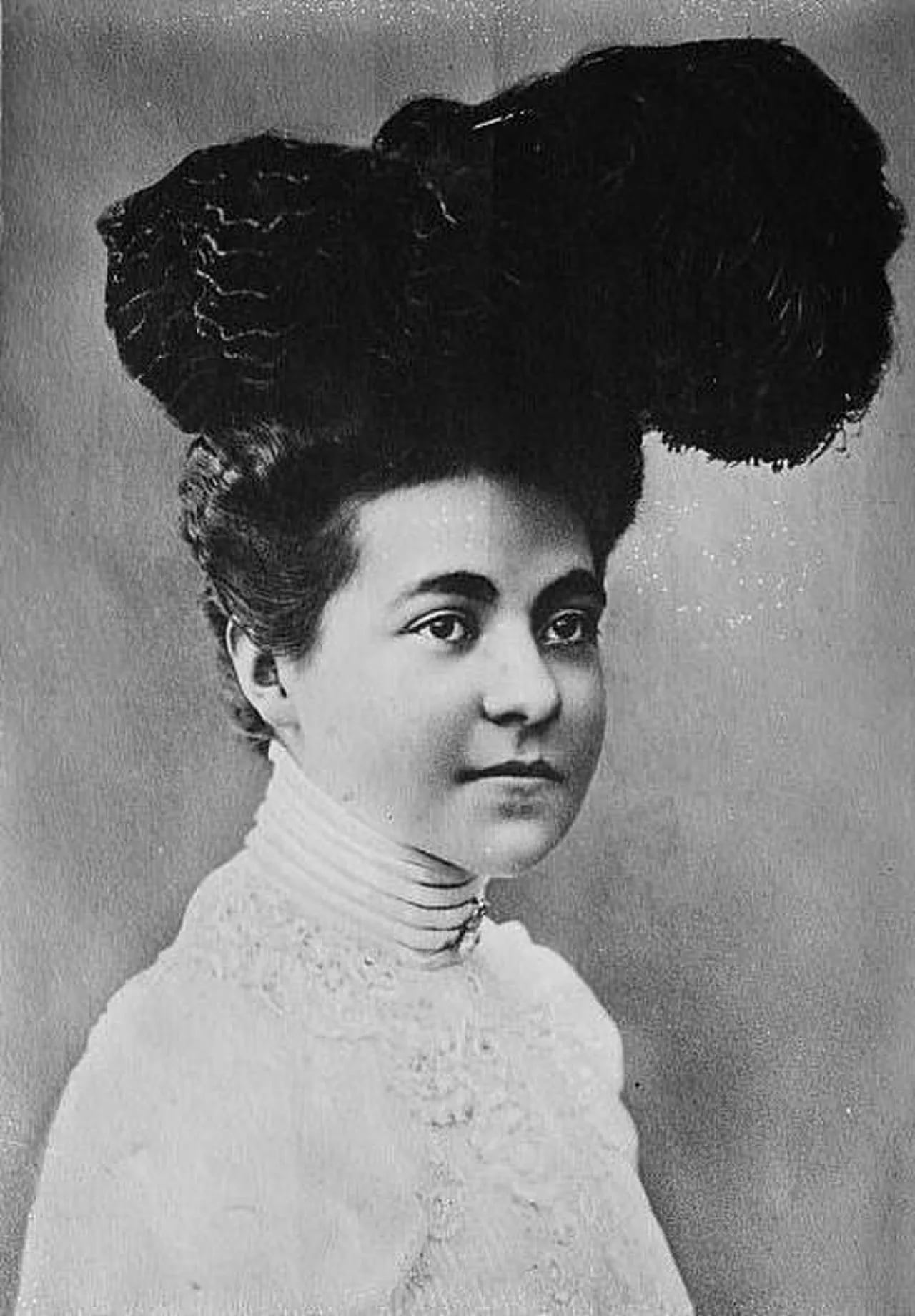 Porträt von Hermine Reuß ältere Linie (1887–1947) – Gedenkseite