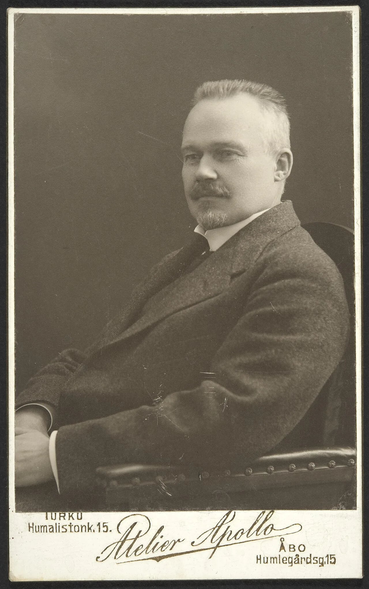 Porträt von Kaarlo Mainio Levander (1867–1943) – Gedenkseite