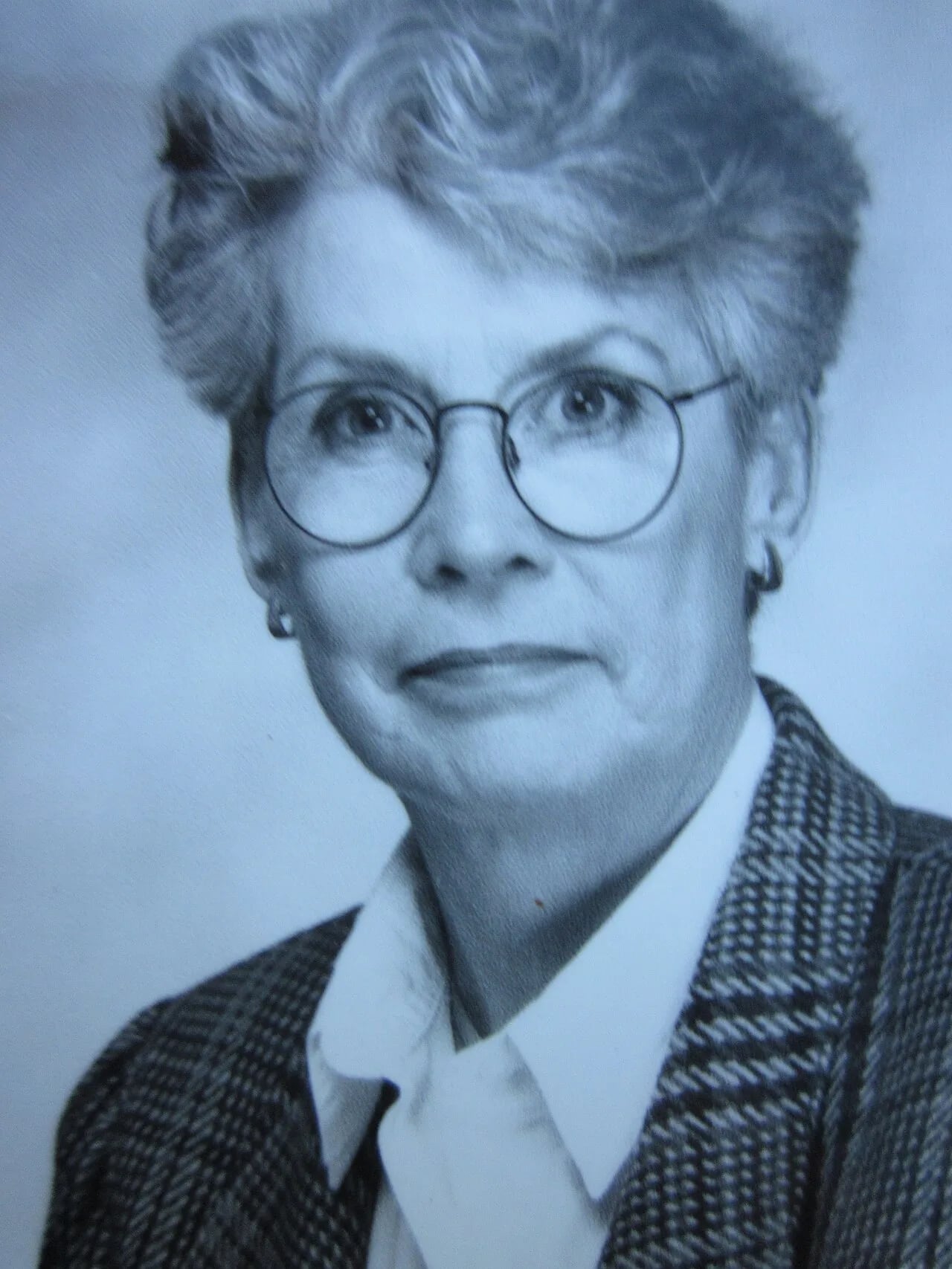 Portrait of Janine O'Leary Cobb (1933–2025) – memorial page