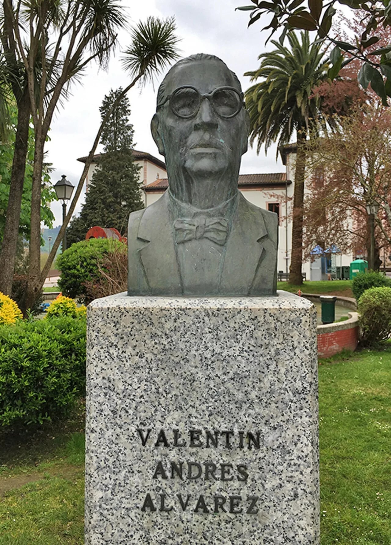 Porträt von Valentín Andrés Álvarez (1891–1982) – Gedenkseite
