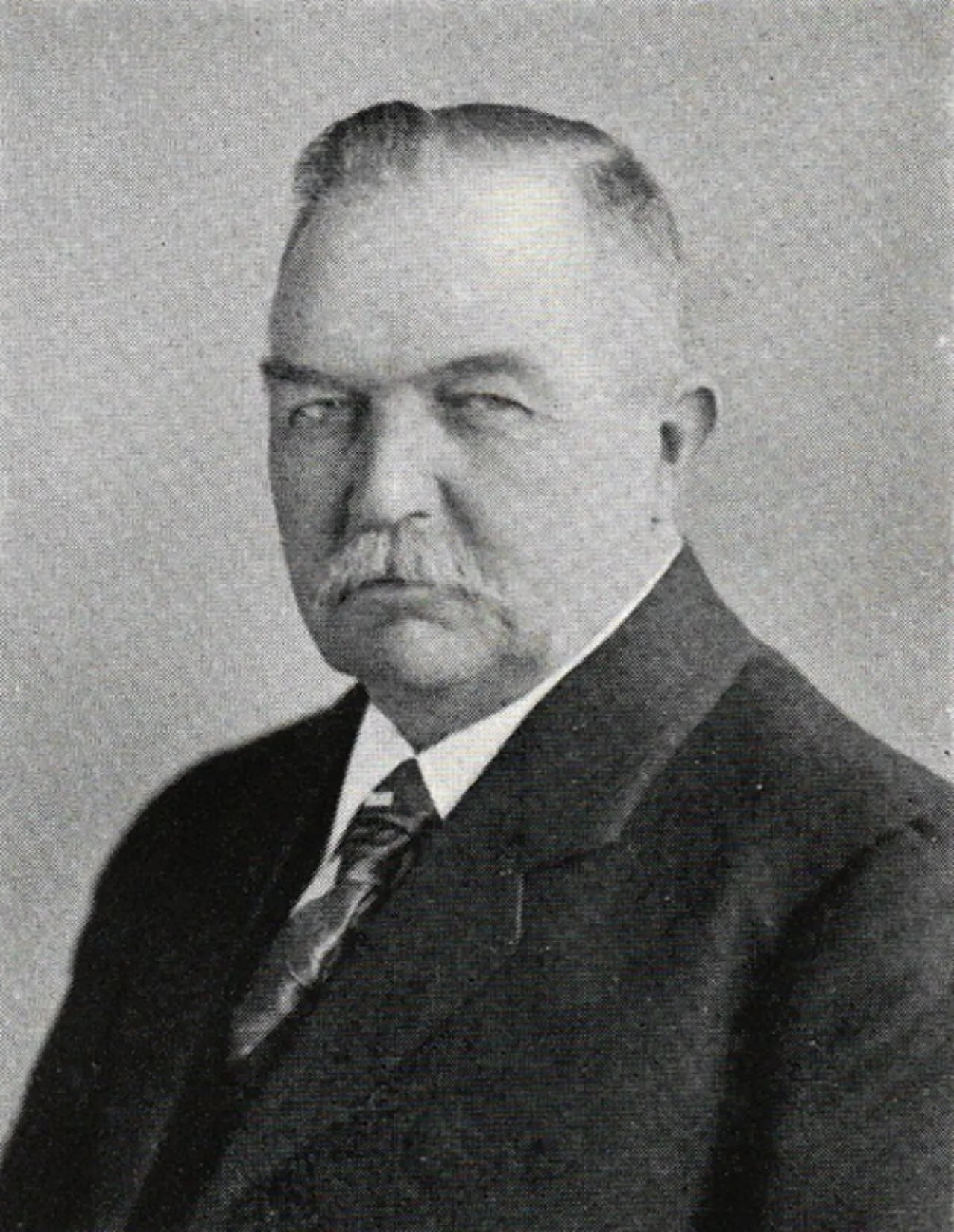 Portrait of Alfred Persson i Björsbyholm (1862–1942) – memorial page