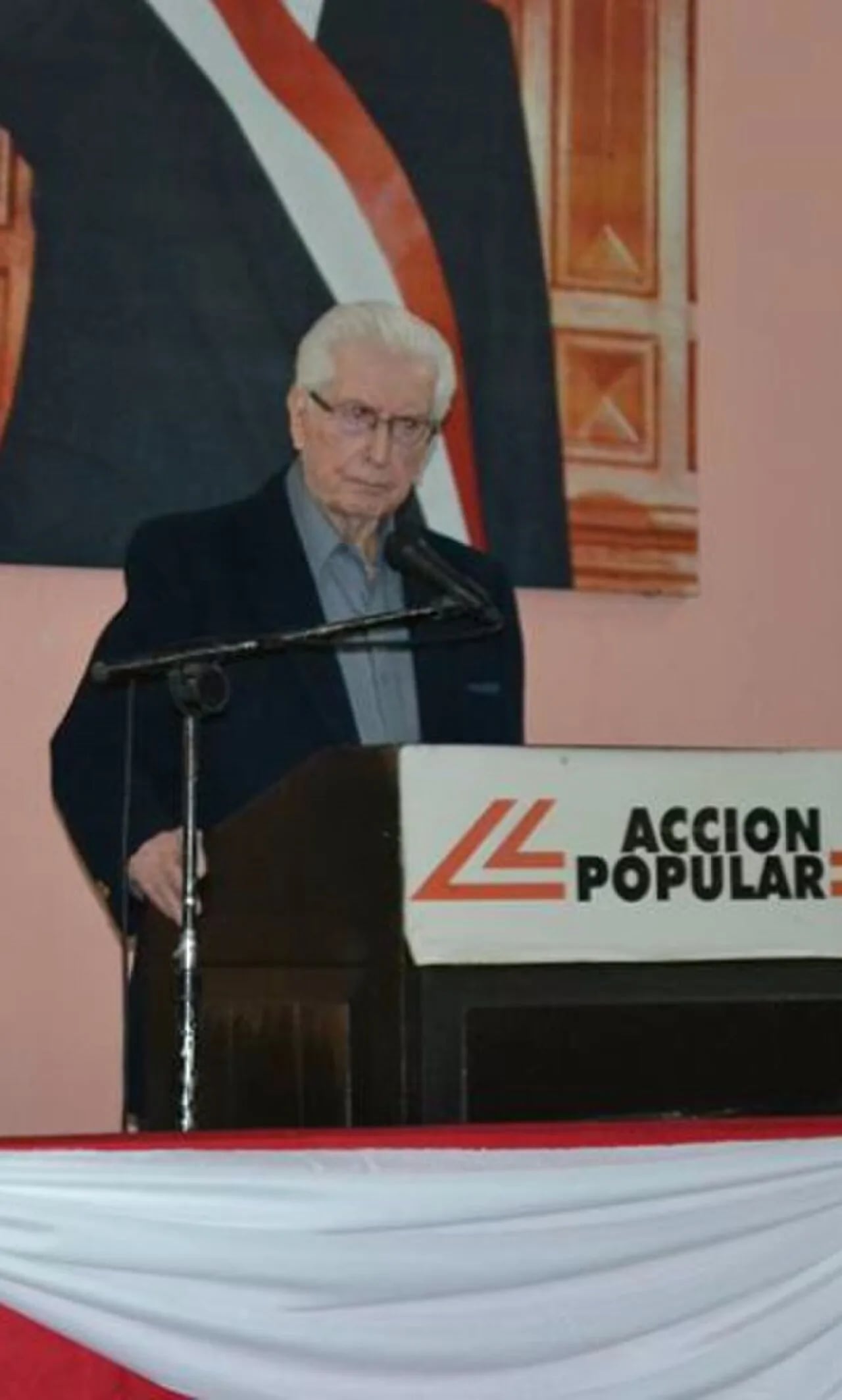 Porträt von Javier Alva Orlandini (1927–2020) – Gedenkseite
