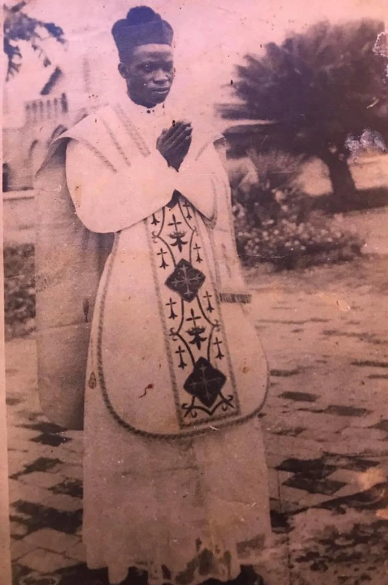 Porträt von Eugène Nkakou (1908–1942) – Gedenkseite