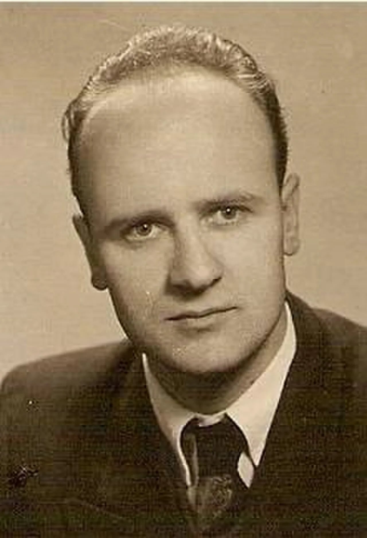 Portrait of Thanasis Kamburelis (1932–2024) – memorial page