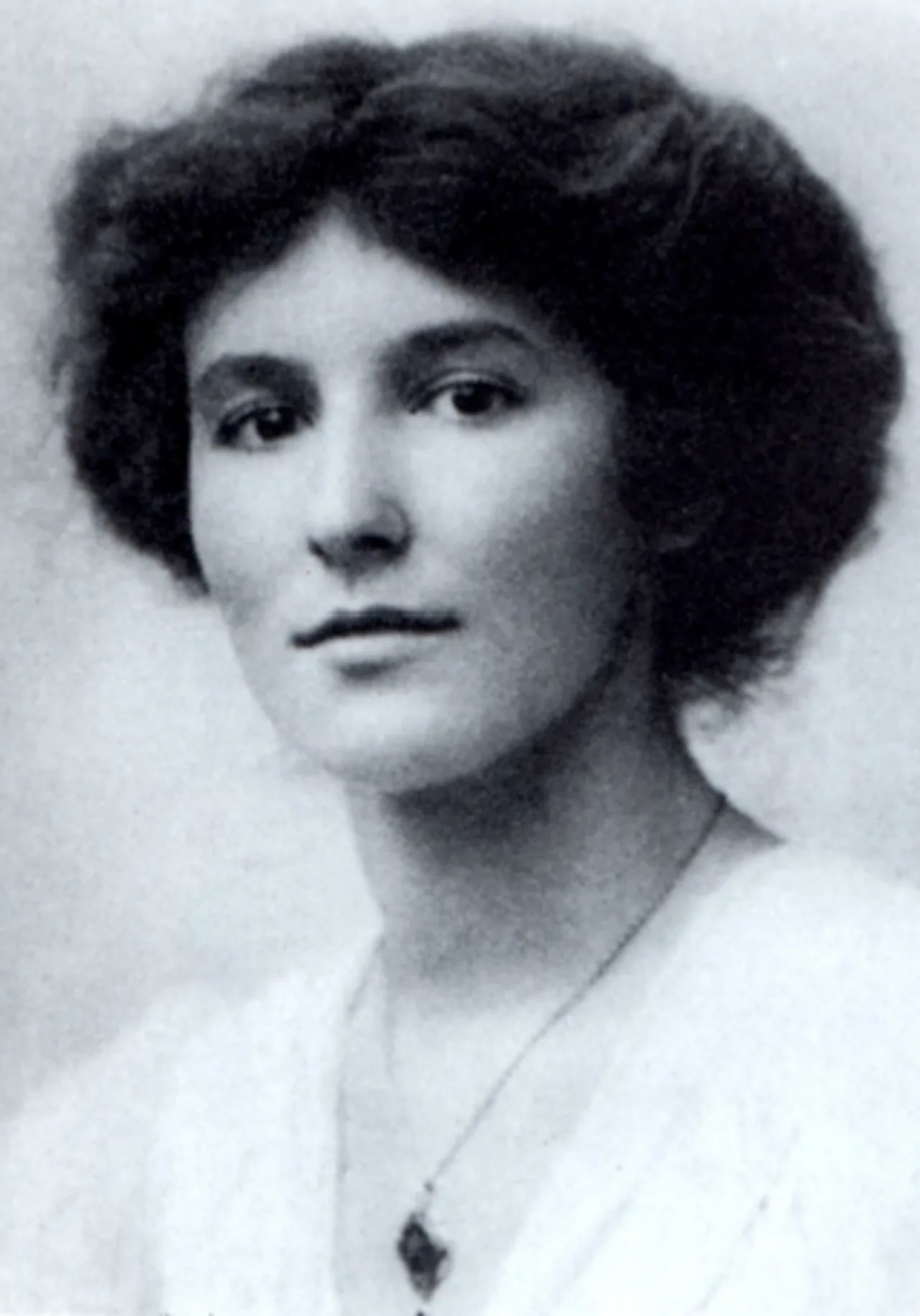Portrait of Brynhild Olivier (1887–1935) – memorial page