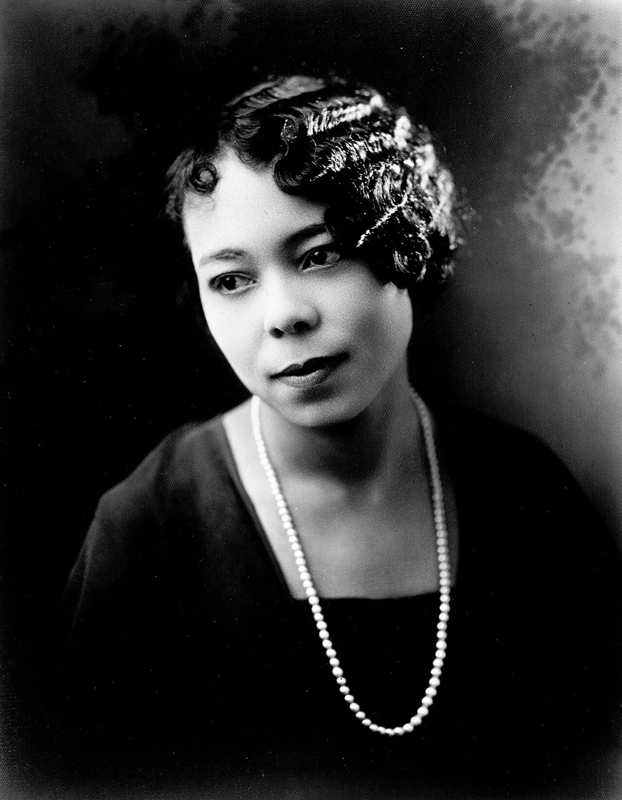 Portrait of Vivian Osborne Marsh (1898–1986) – memorial page