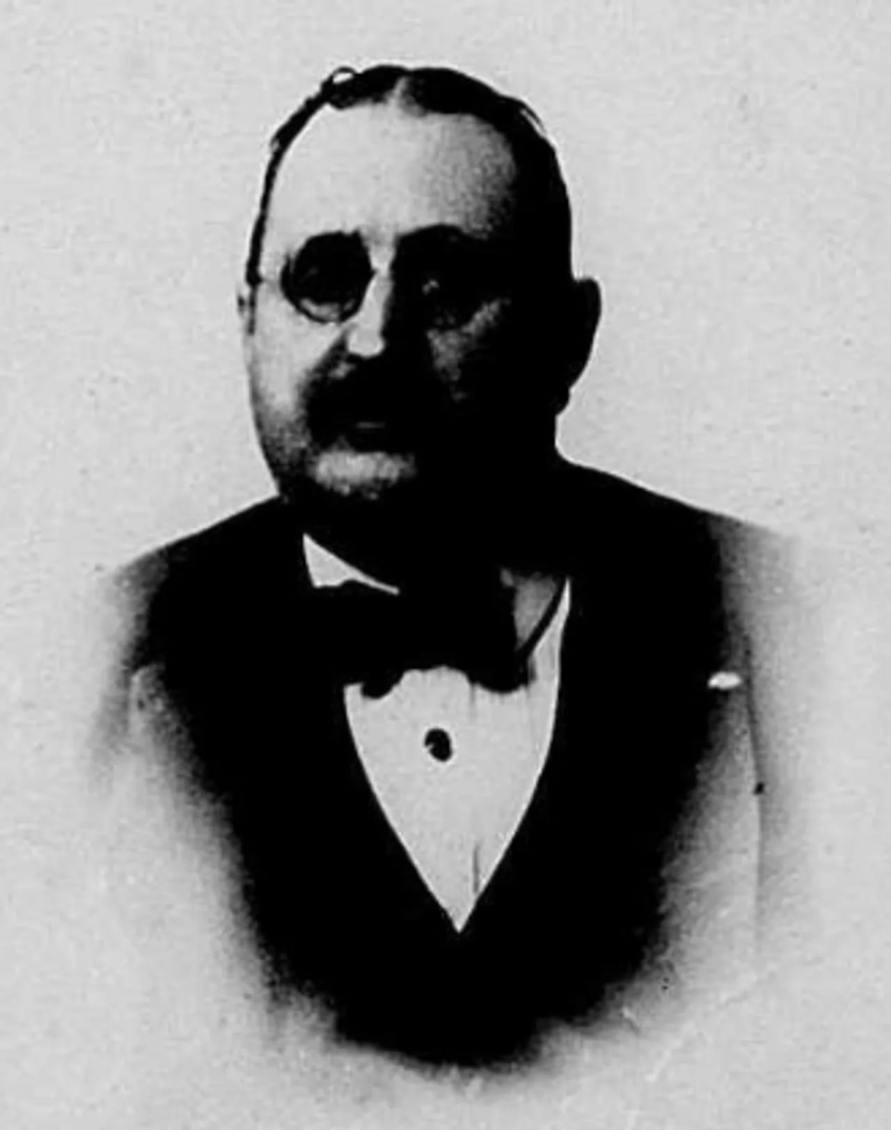 Portrait of Luther S. White (1857–1936) – memorial page
