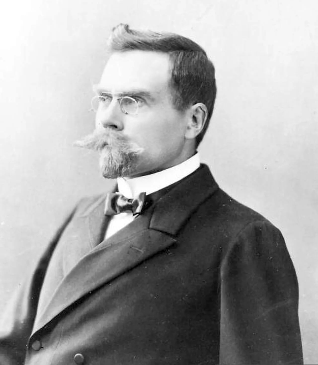 Porträt von Hjalmar Tallqvist (1870–1958) – Gedenkseite