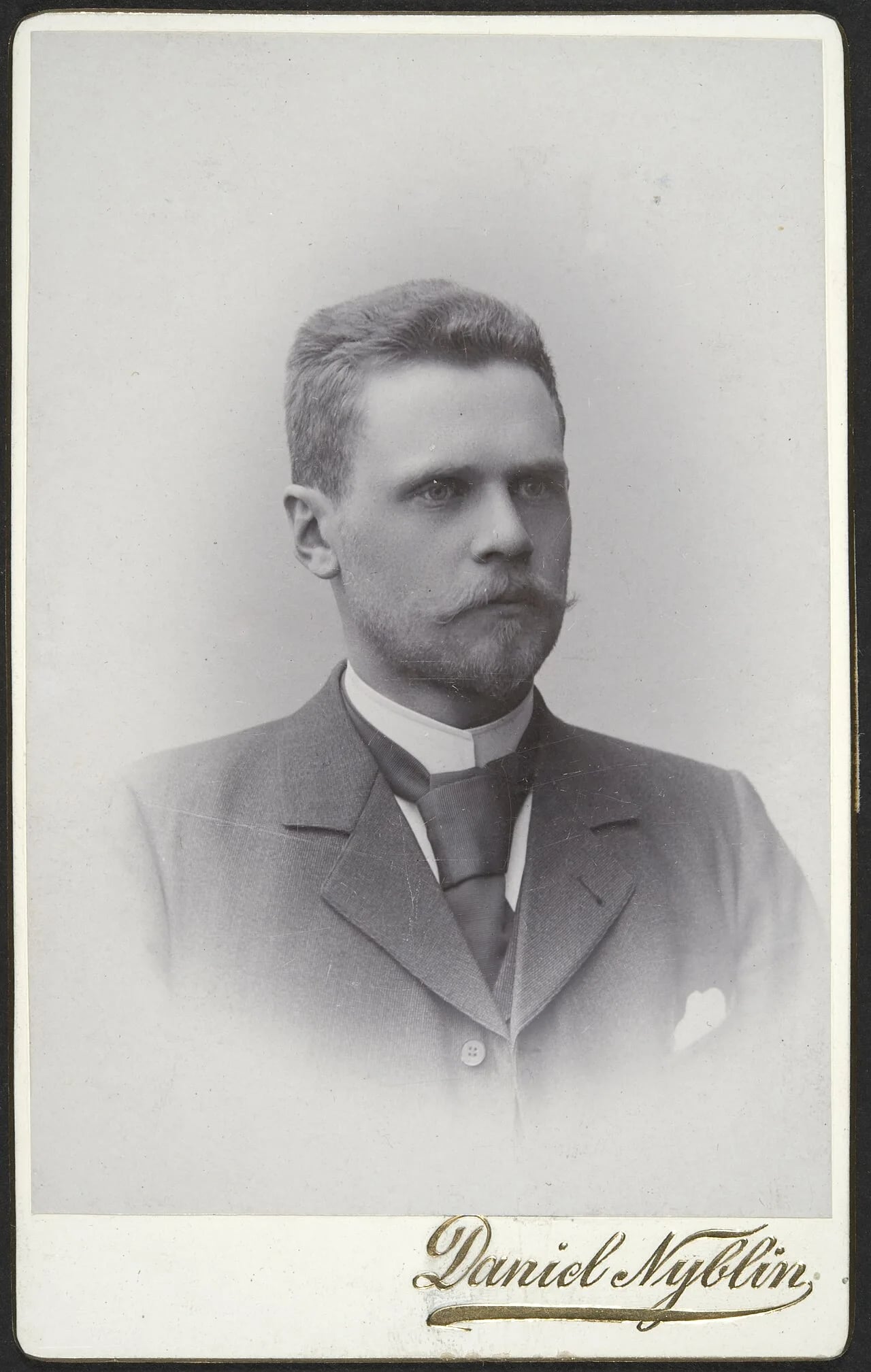 Porträt von Theodor Tallqvist (1871–1927) – Gedenkseite