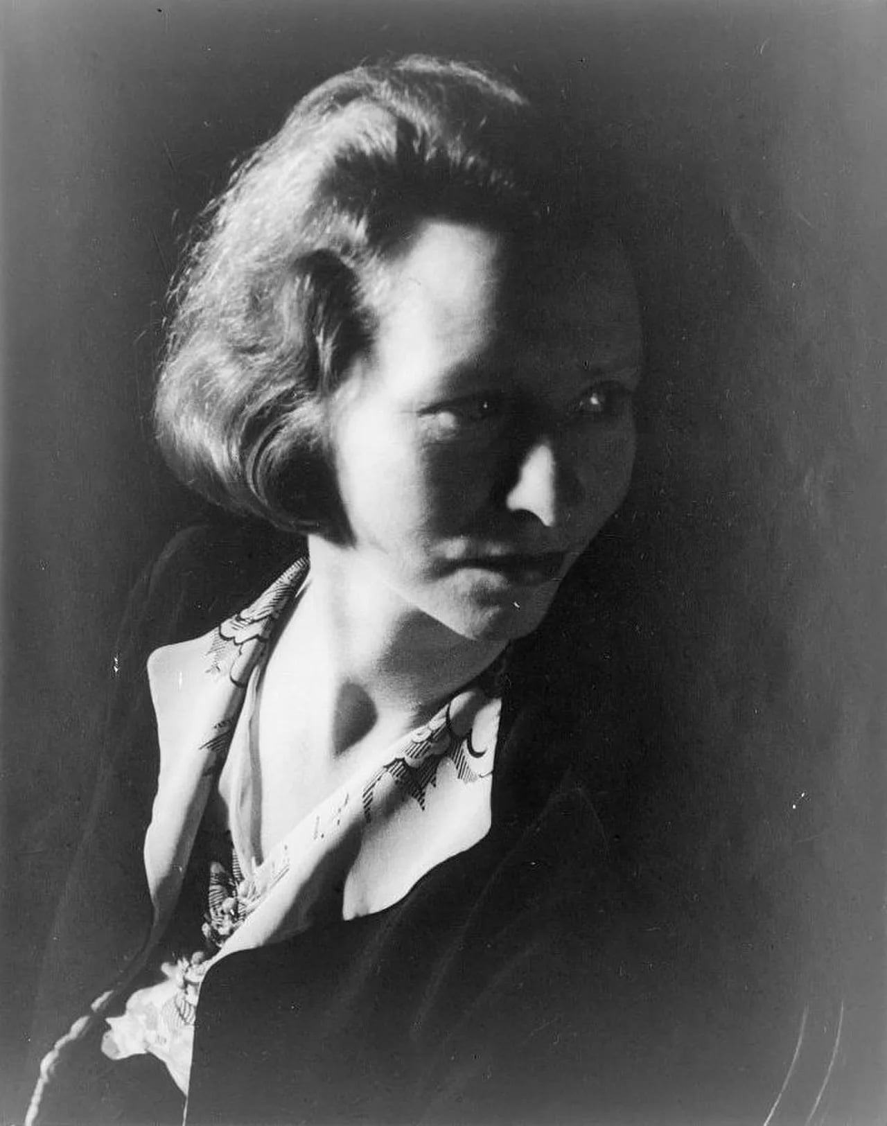 Portrait of Edna St. Vincent Millay (1892–1950) – memorial page