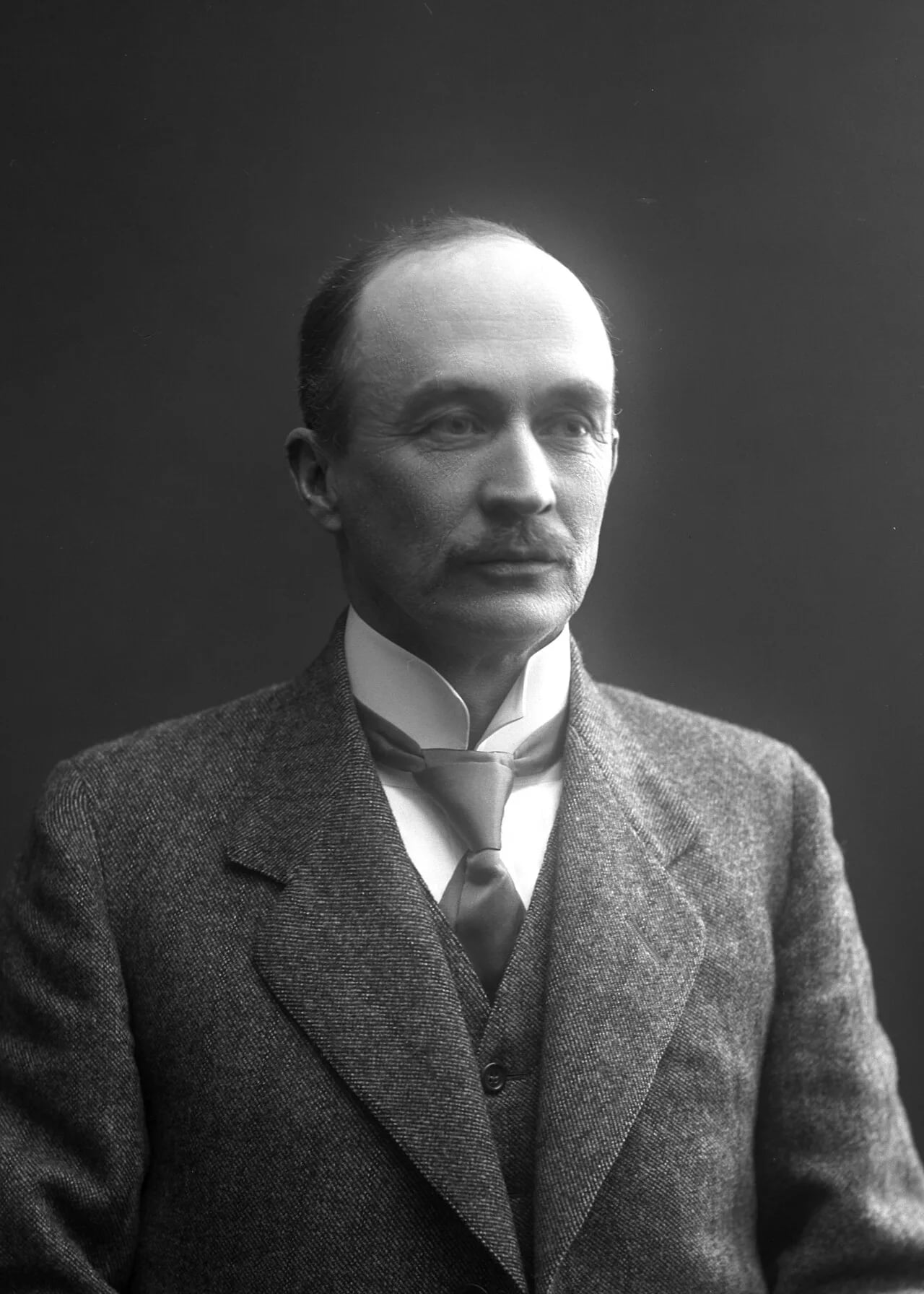 Portrait of Johan E. Mellbye (1866–1954) – memorial page