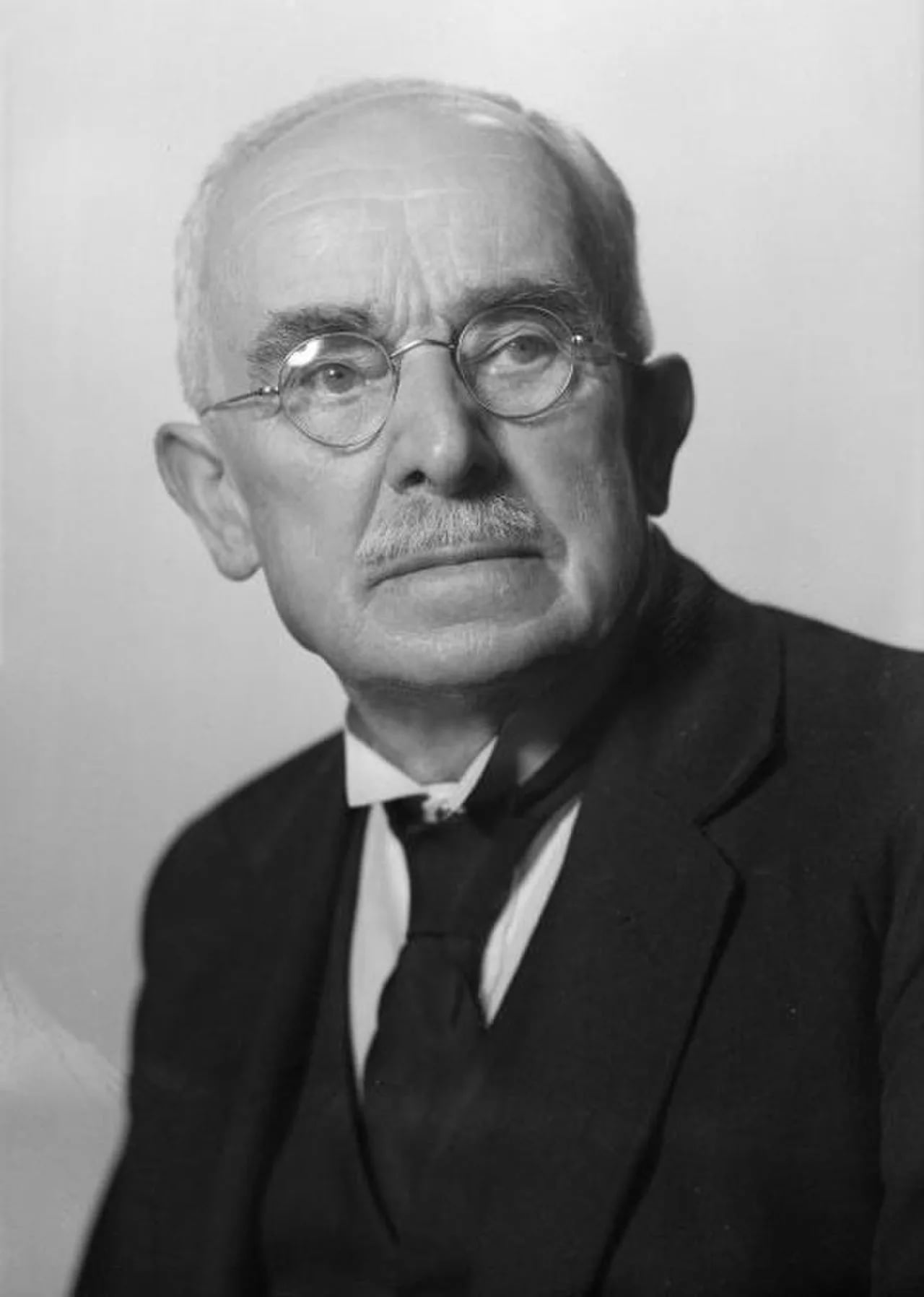 Portrait of John Archer (1865–1949) – memorial page