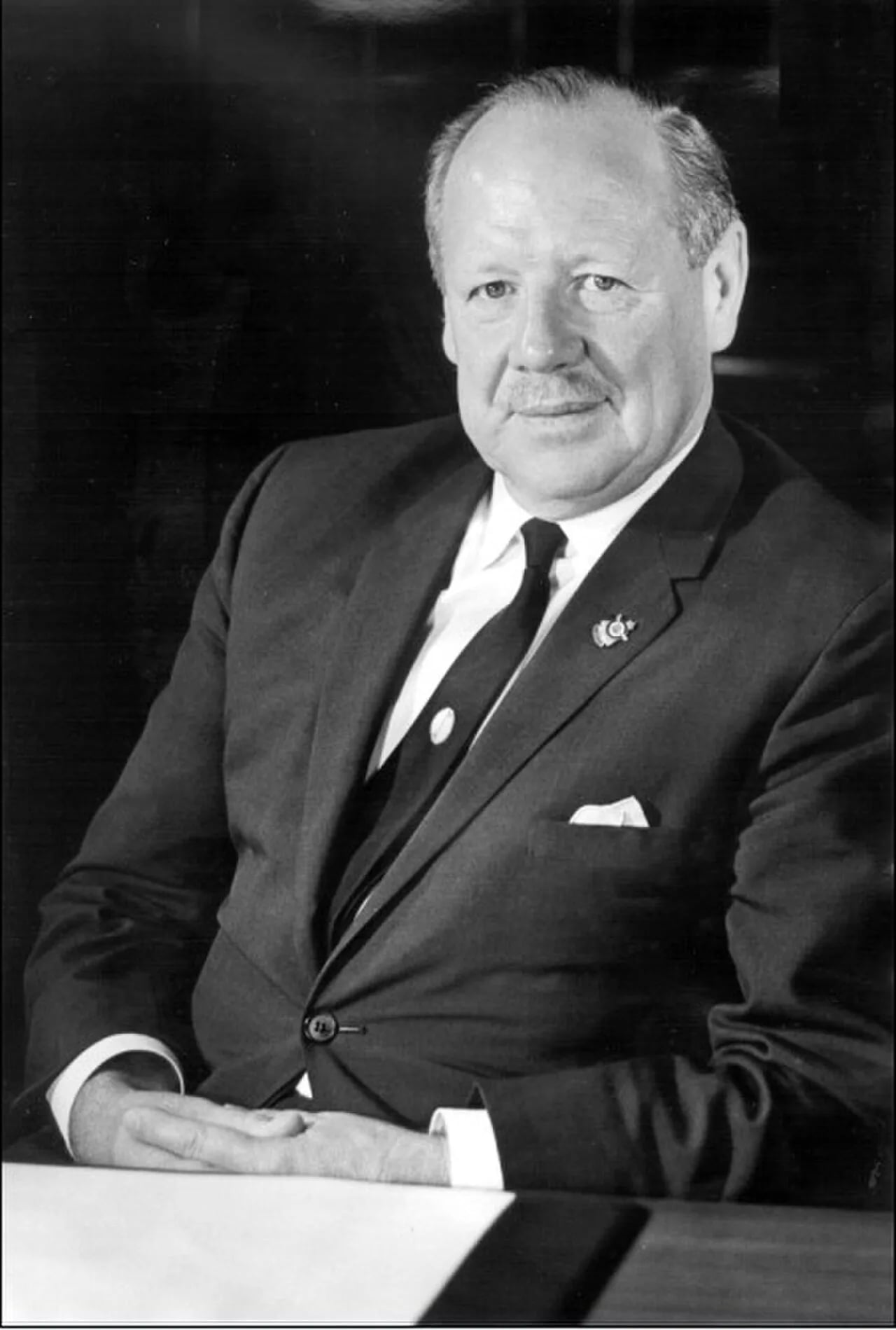 Porträt von John Lloyd Waddy (1916–1987) – Gedenkseite