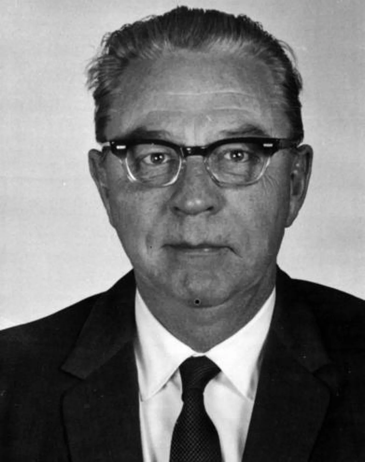 Porträt von John M. Leddy (1914–1997) – Gedenkseite