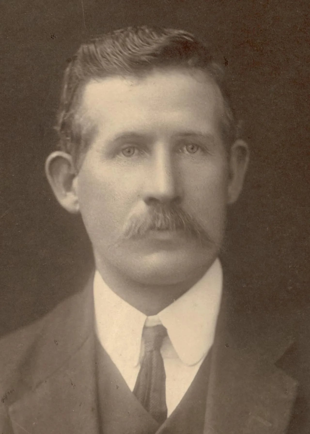 Porträt von John McDougall (1867–1957) – Gedenkseite