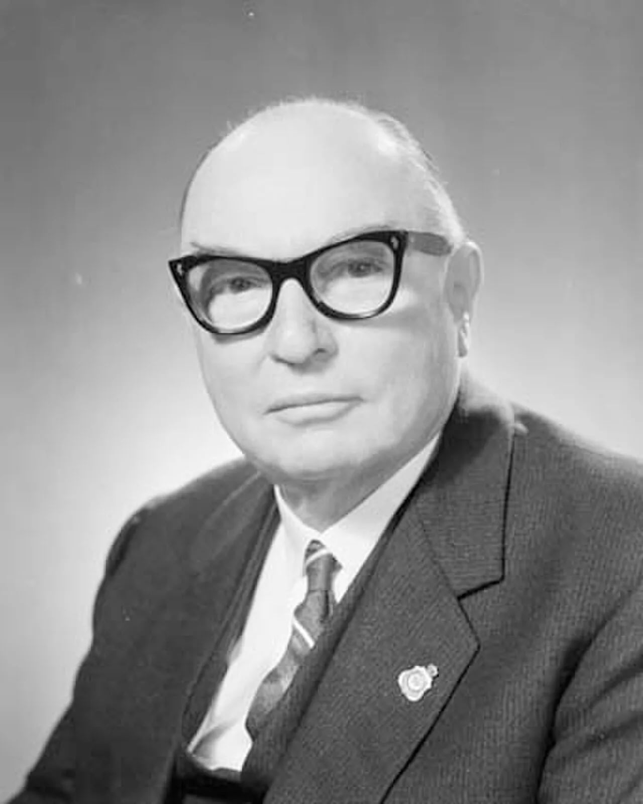 Portrait of John McLeay, Sr. (1893–1982) – memorial page