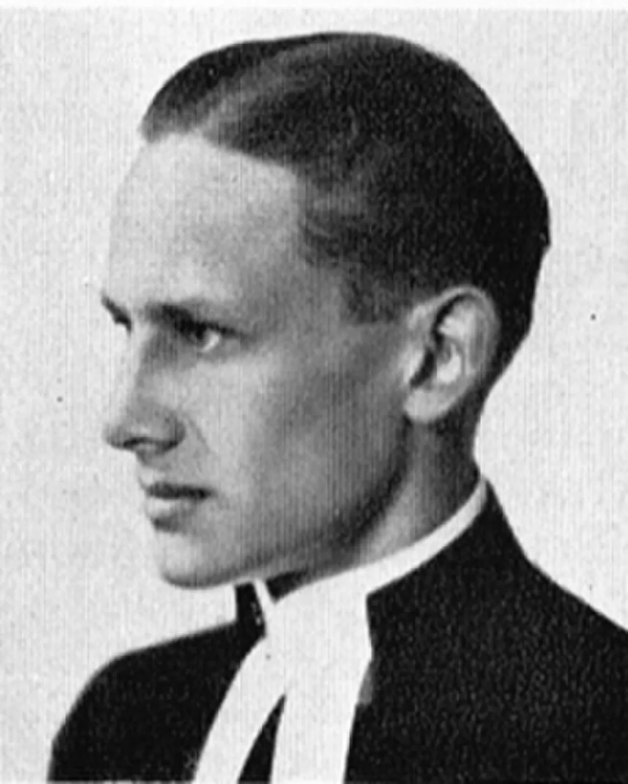 Portrait of Hans Åkerhielm (1908–2003) – memorial page