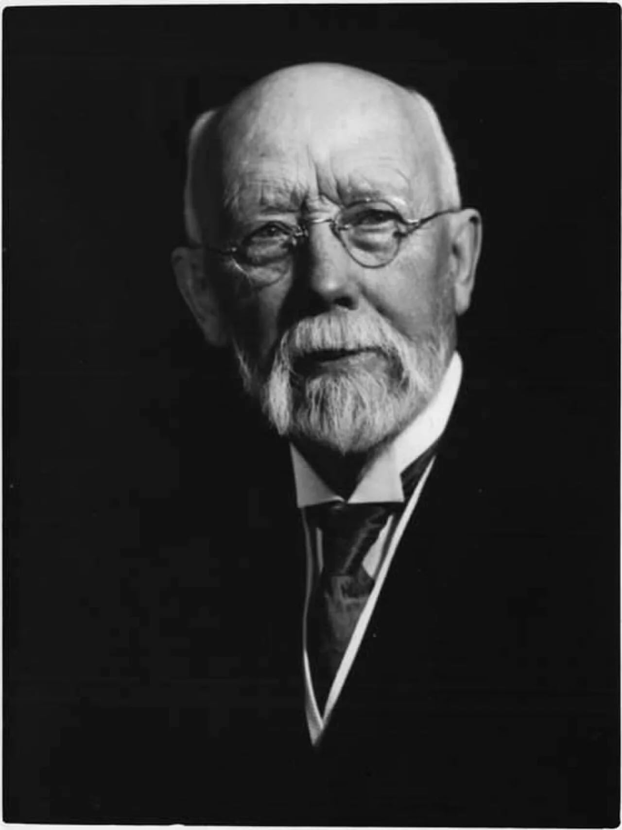 Portrait of John Wycliffe Lowes Forster (1850–1938) – memorial page