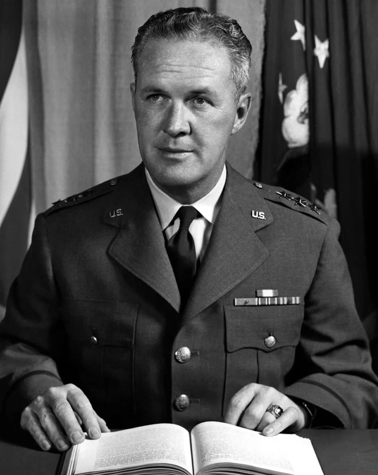 Portrait of Joseph Carroll (1910–1991) – memorial page