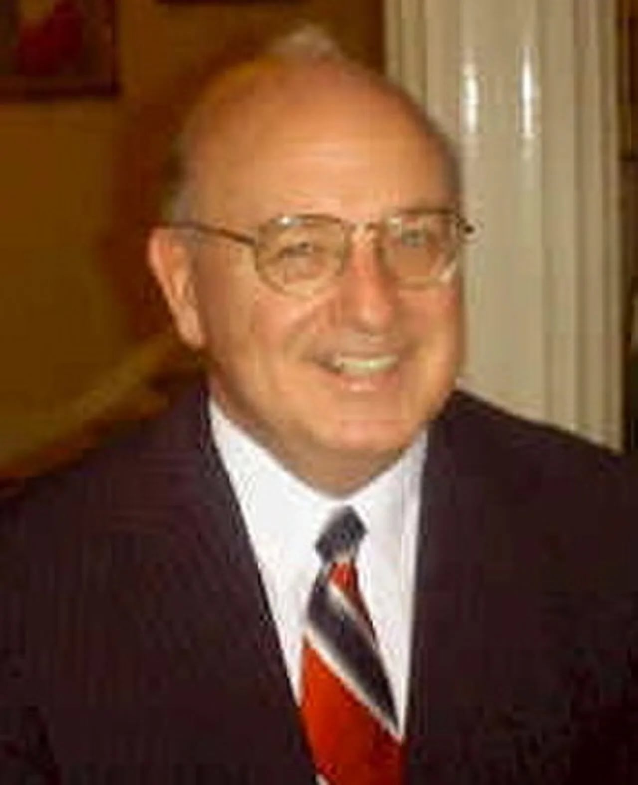 Porträt von Julian L. McPhillips (1946–2025) – Gedenkseite