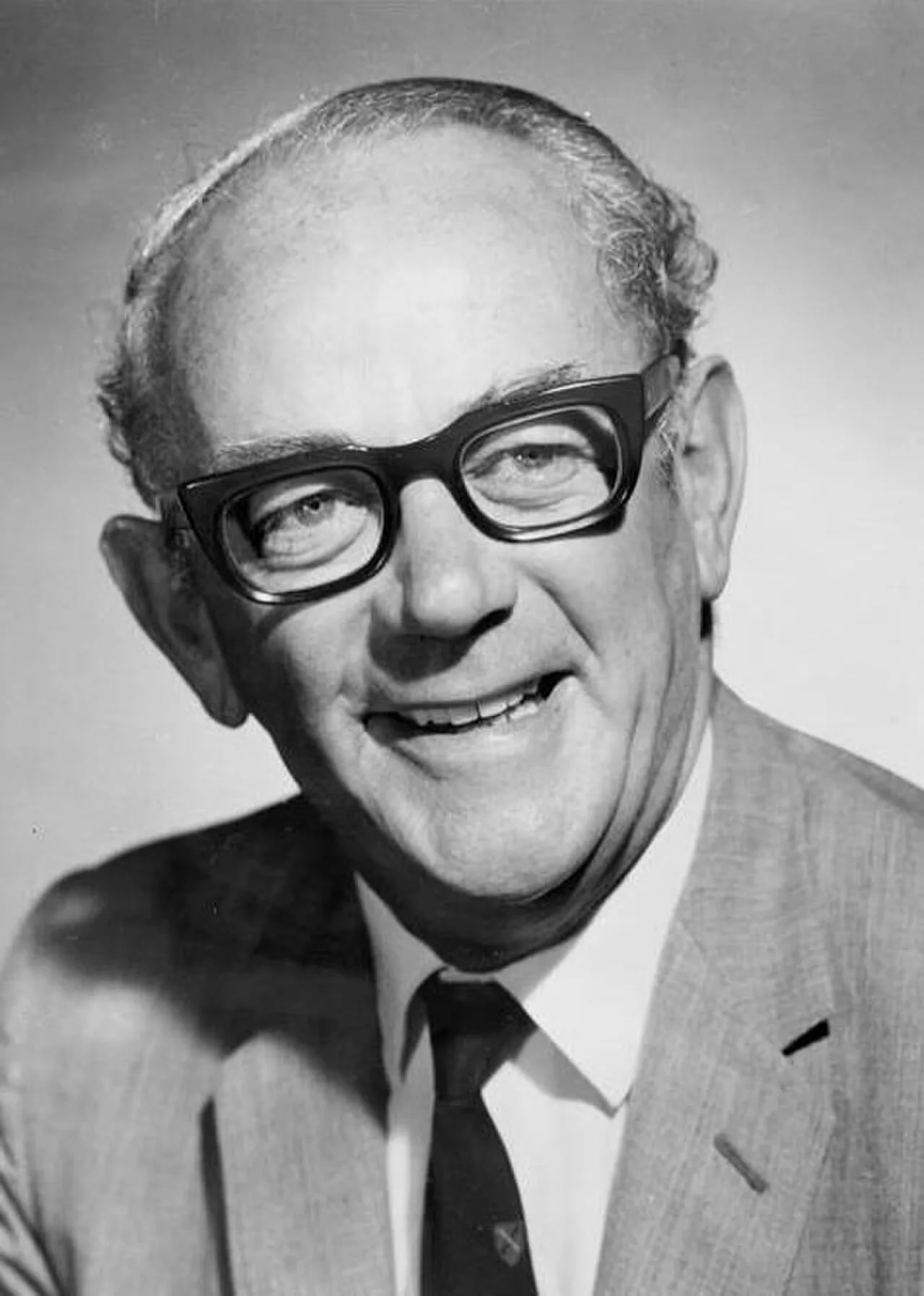 Porträt von Justin O'Byrne (1912–1993) – Gedenkseite