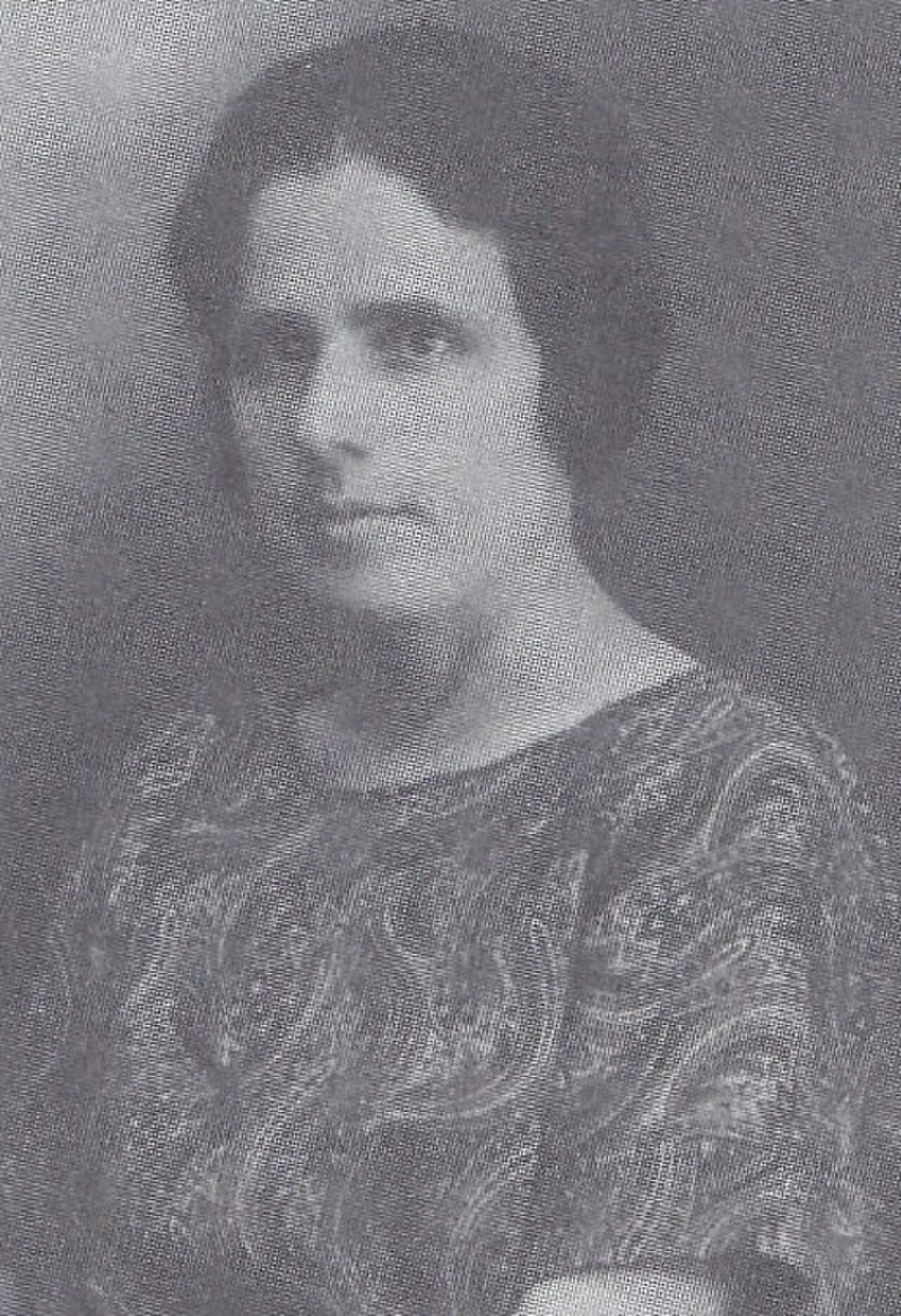 Portrait of Vitória Pais Freire de Andrade (1883–1930) – memorial page
