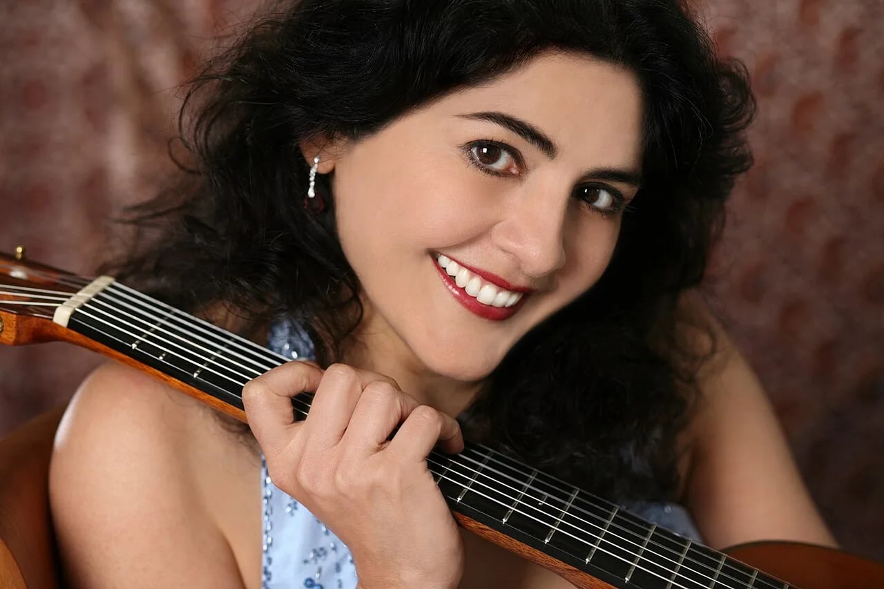 Porträt von Lily Afshar (1960–2023) – Gedenkseite